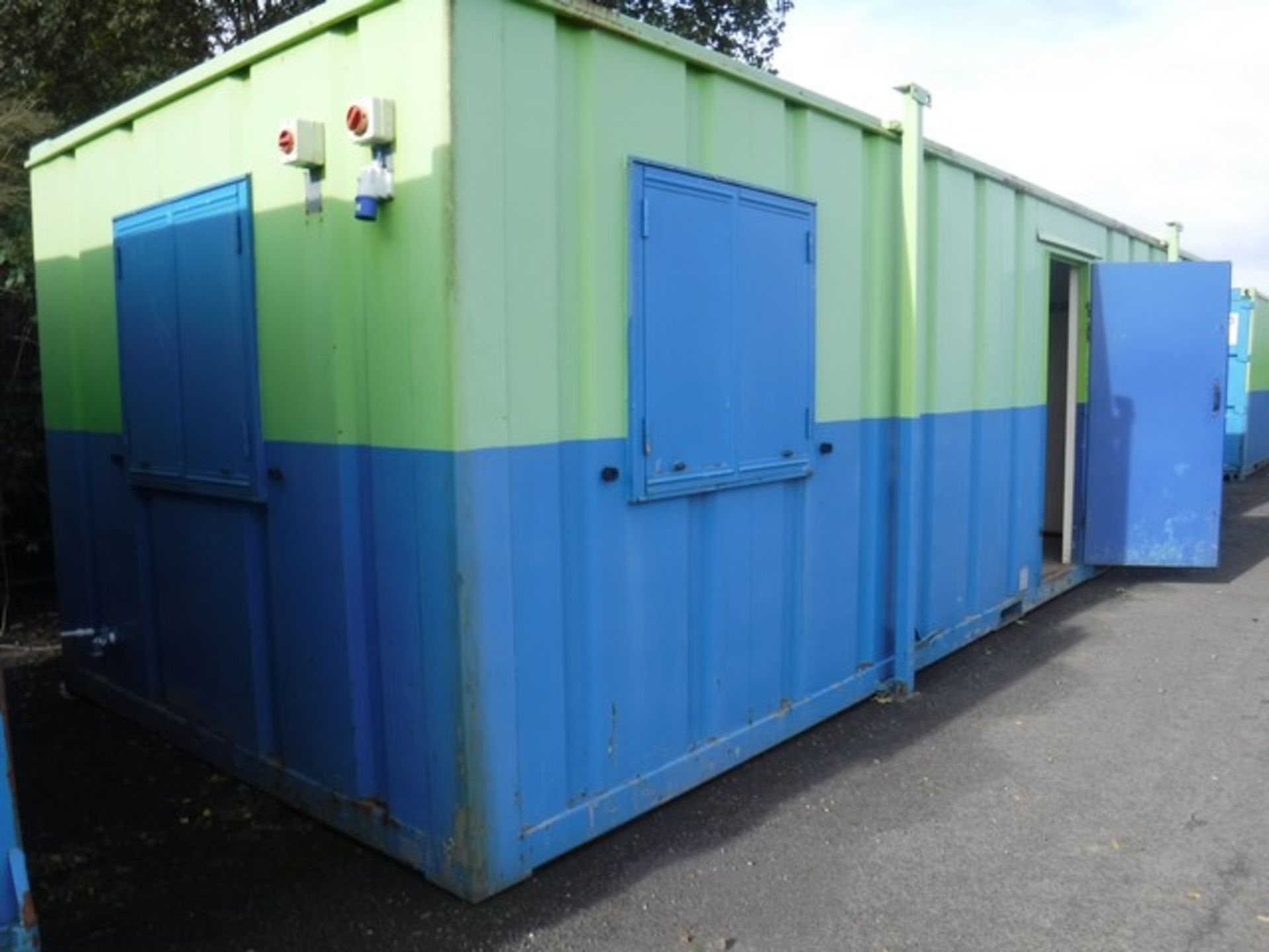 INTEGRA 32 x 10FT ANTI VANDAL UNIT C/W CANTEEN, DRYING ROOM AND END TOILET - Image 2 of 8