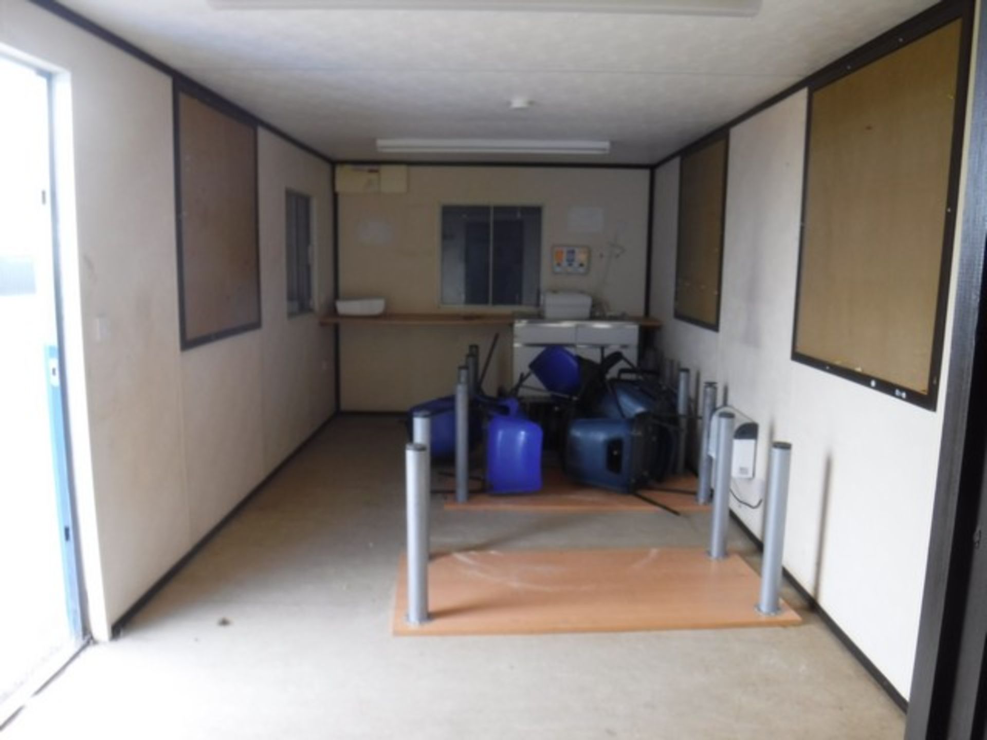 INTEGRA 32 x 10FT ANTI VANDAL UNIT C/W CANTEEN, DRYING ROOM AND END TOILET - Image 3 of 8