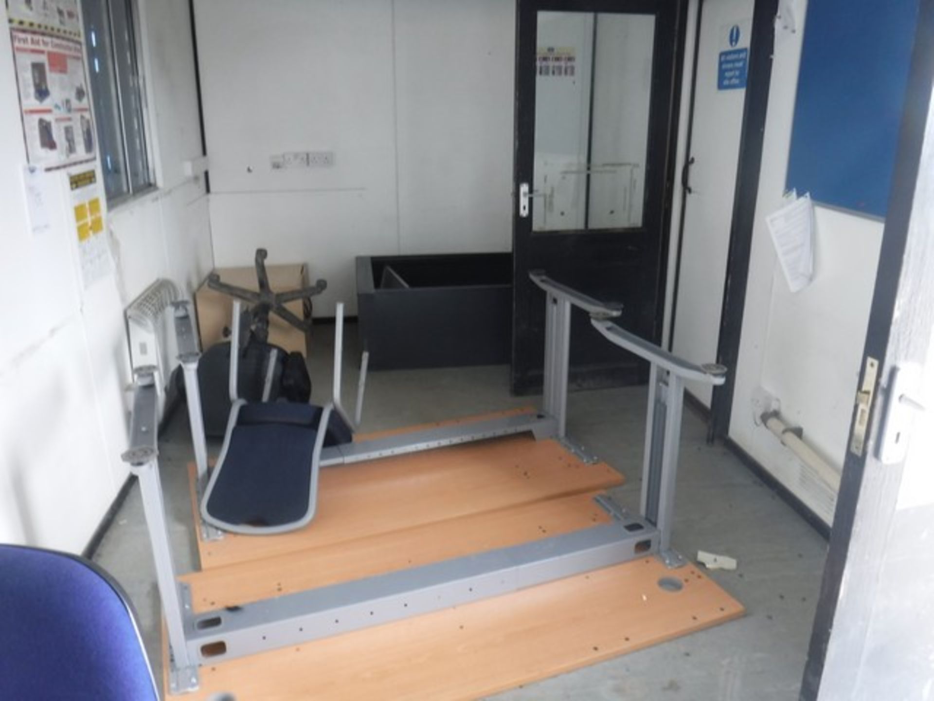 ANTI VANDAL UNIT 24 x 10FT C/W OFFICE, CANTEEN, END TOILET AND STORE **NO KEY FOR STORE** - Image 3 of 8