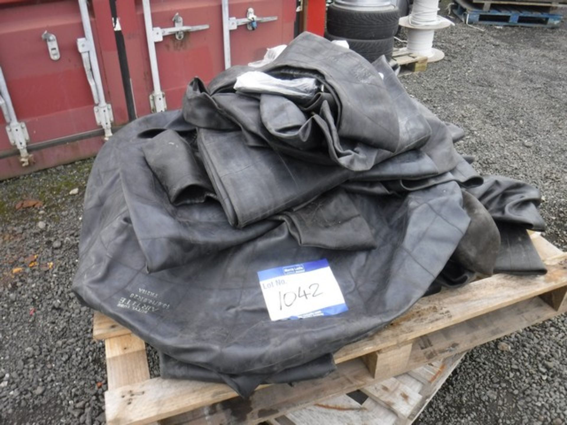 VARIOUS INNER TUBES ON PALLET