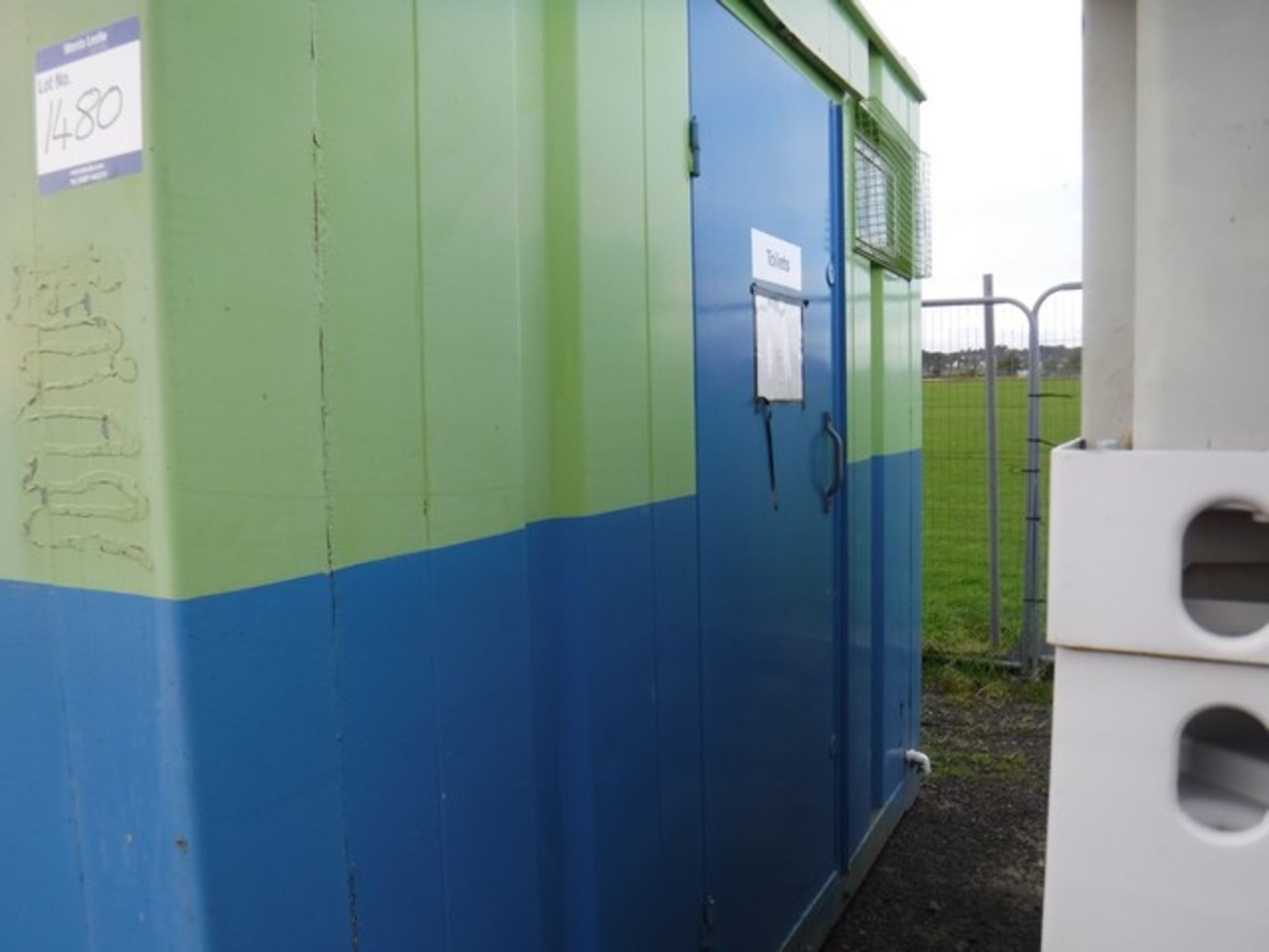 INTEGRA 2011 32x10FT ANTI VANDAL UNIT C/W ELECTRIC HOOK UP, CANTEEN, DRYING ROOM AND END TOILET **N - Image 9 of 11