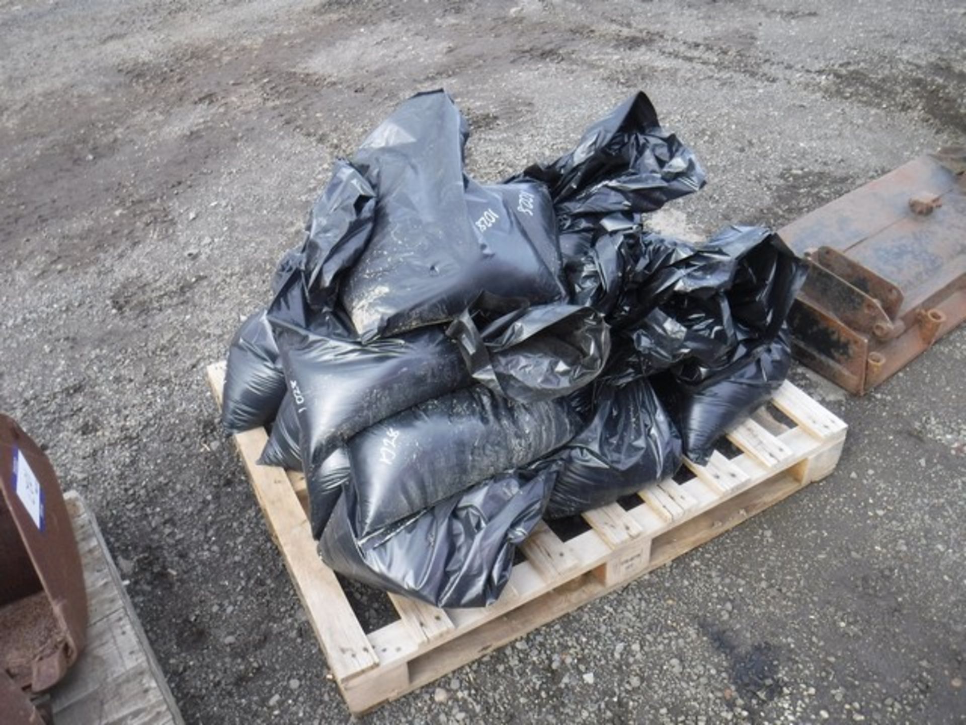 KILN DRIED SAND BAGS 15KG x20 - Image 2 of 3