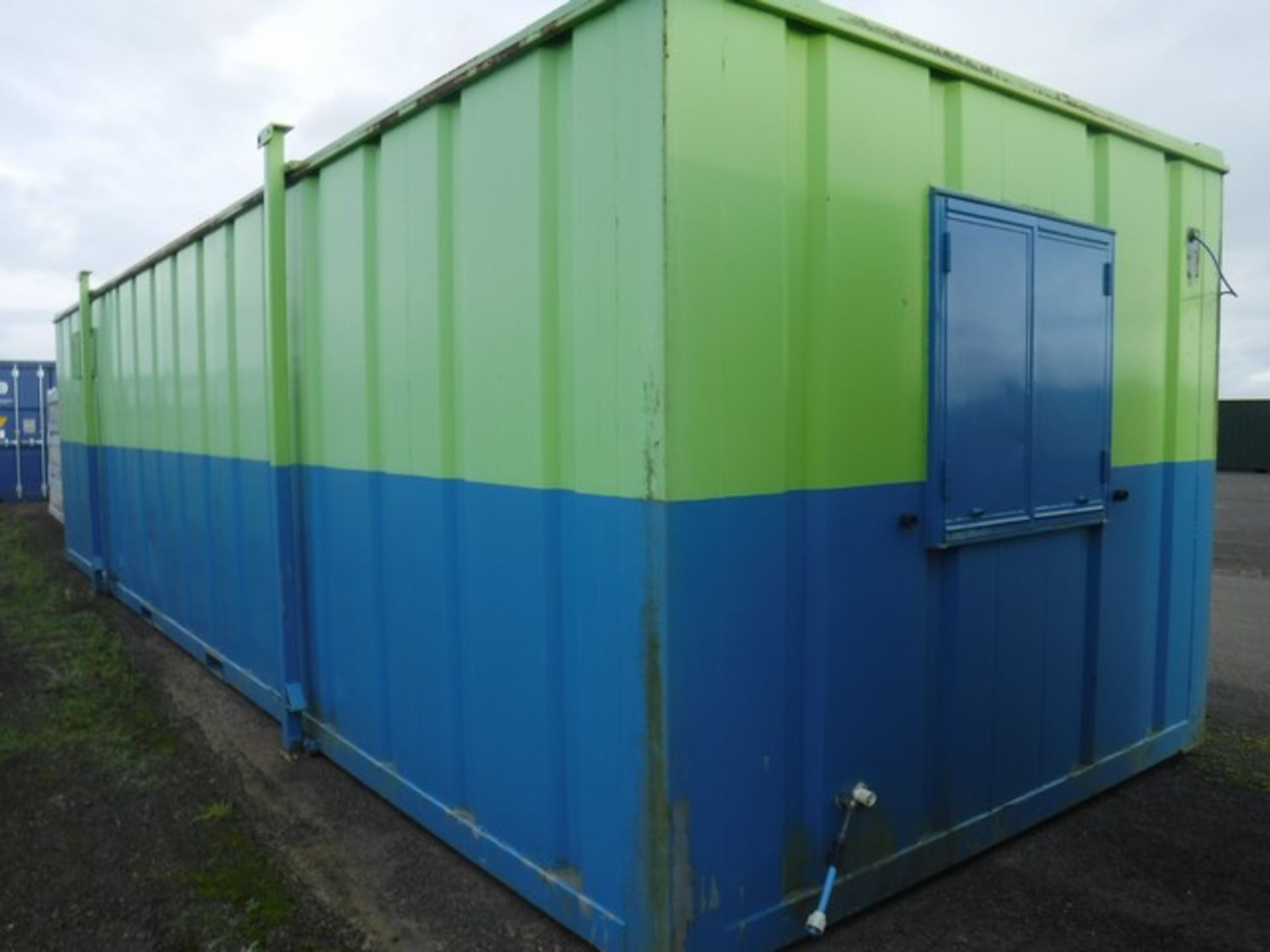 INTEGRA 2011 32x10FT ANTI VANDAL UNIT C/W ELECTRIC HOOK UP, CANTEEN, DRYING ROOM AND END TOILET **N - Image 4 of 11