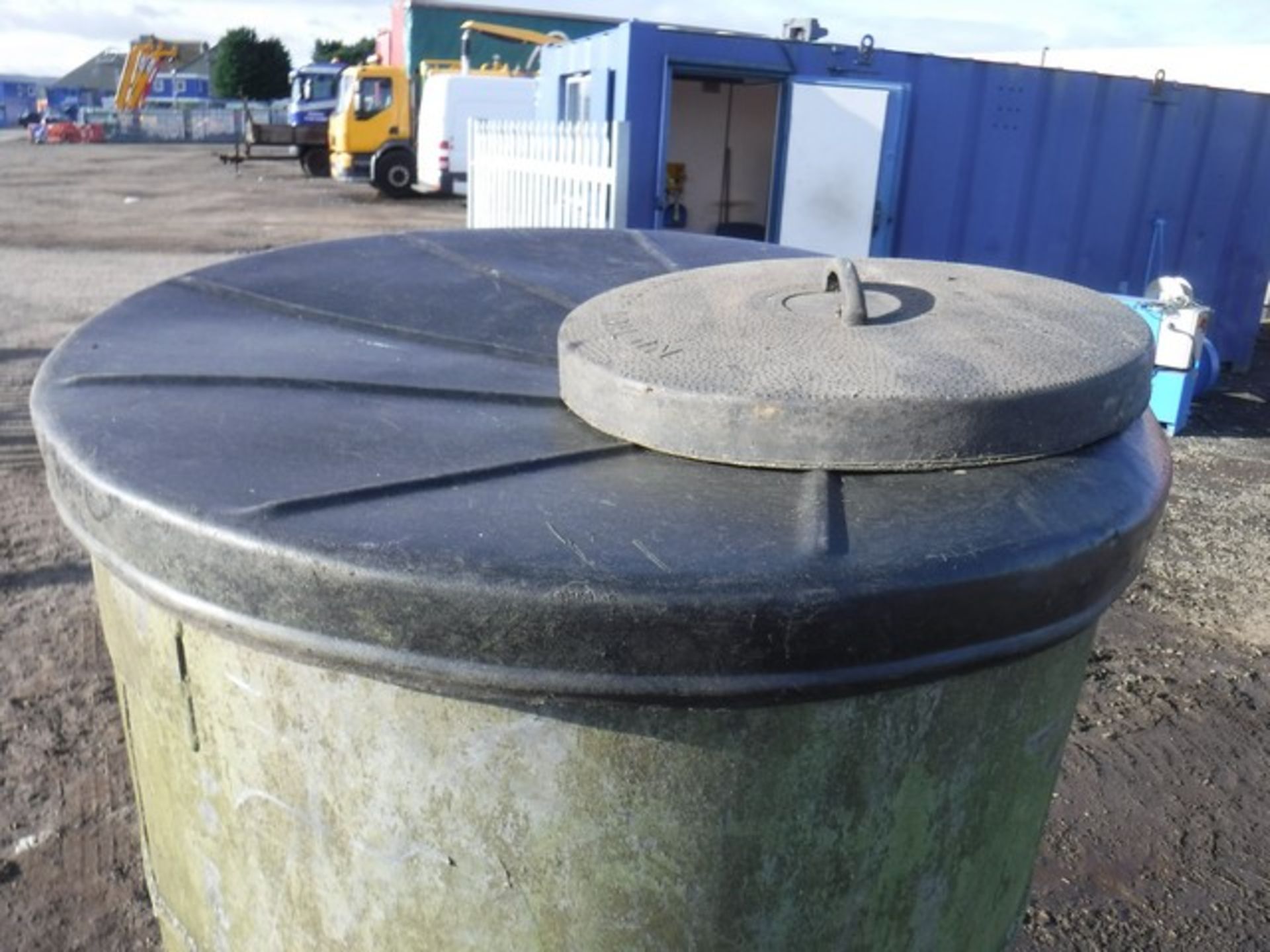 LARGE ROUND BIN ON WHEELS WITH LID - Image 3 of 4