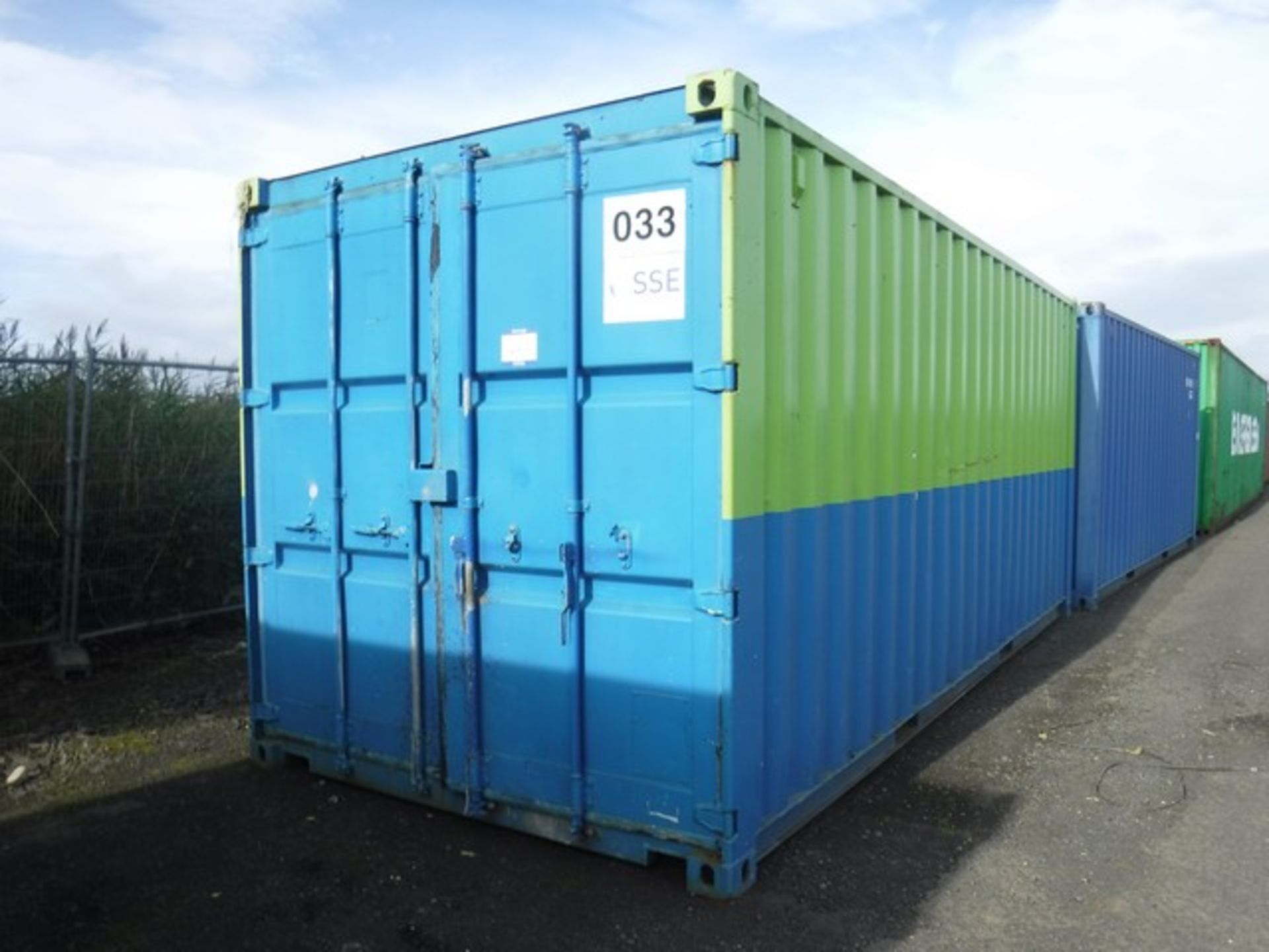 SHIPPING CONTAINER 20FT **NO KEYS**