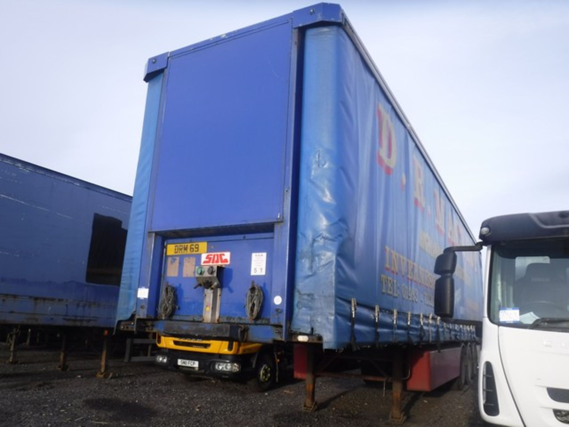 SDC TRIAXLE CURTAIN SIDED ON AIR TRAILER YEAR 2007 REG - C229049 MOT 30.11.19 - Image 2 of 7