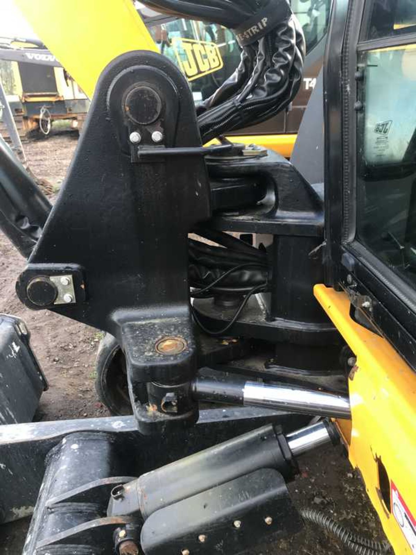 2015 JCB 85Z-1 midi-excavator c/w rubber tracks, q/hitch, air con, bladeVIN - JCB085Z1E02249176 486 - Image 7 of 13