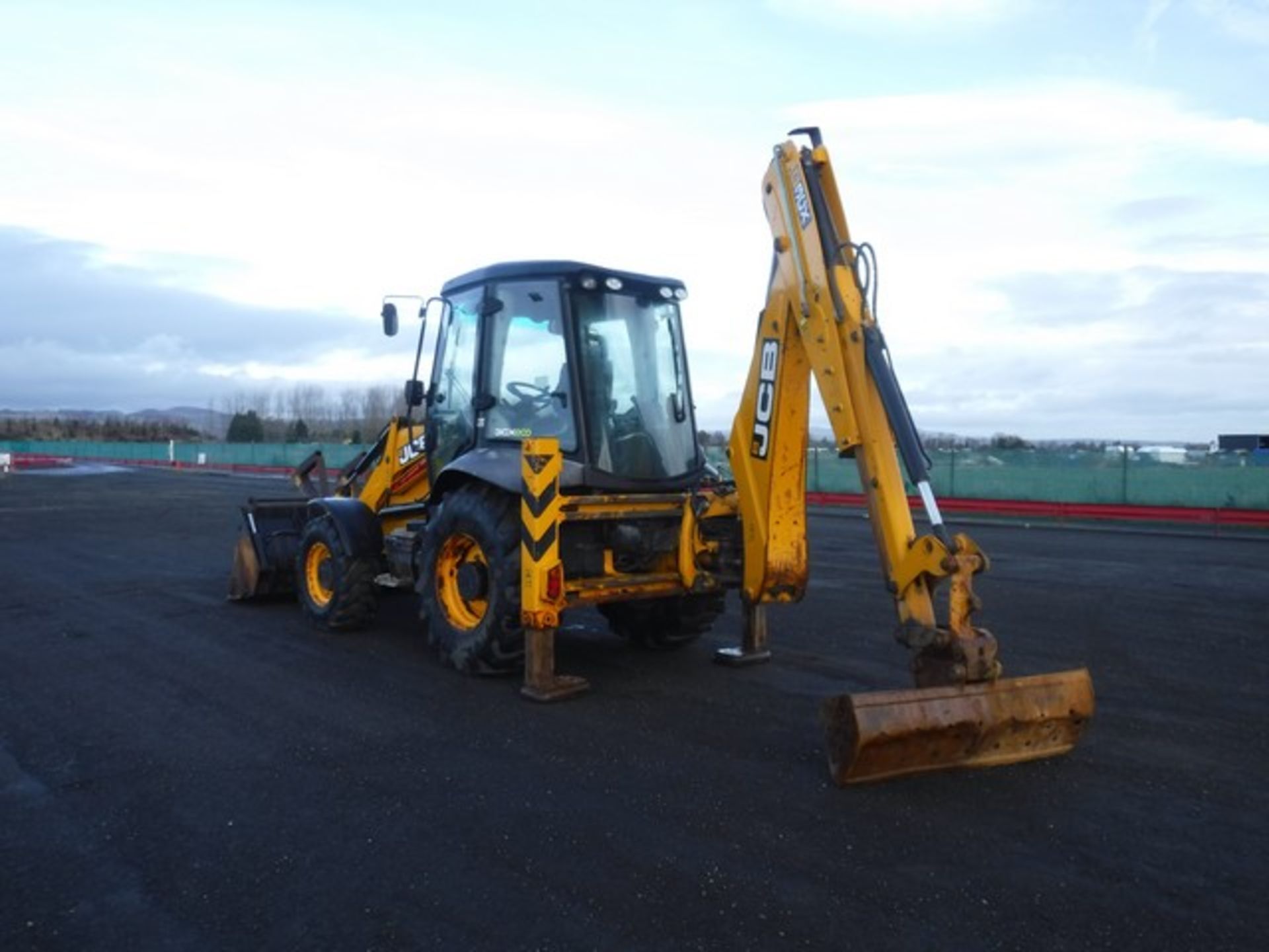 2011 JCB 3CX c/w bucket - Reg No SF61 CFN. 2934 hrs (not verified). - Image 5 of 11