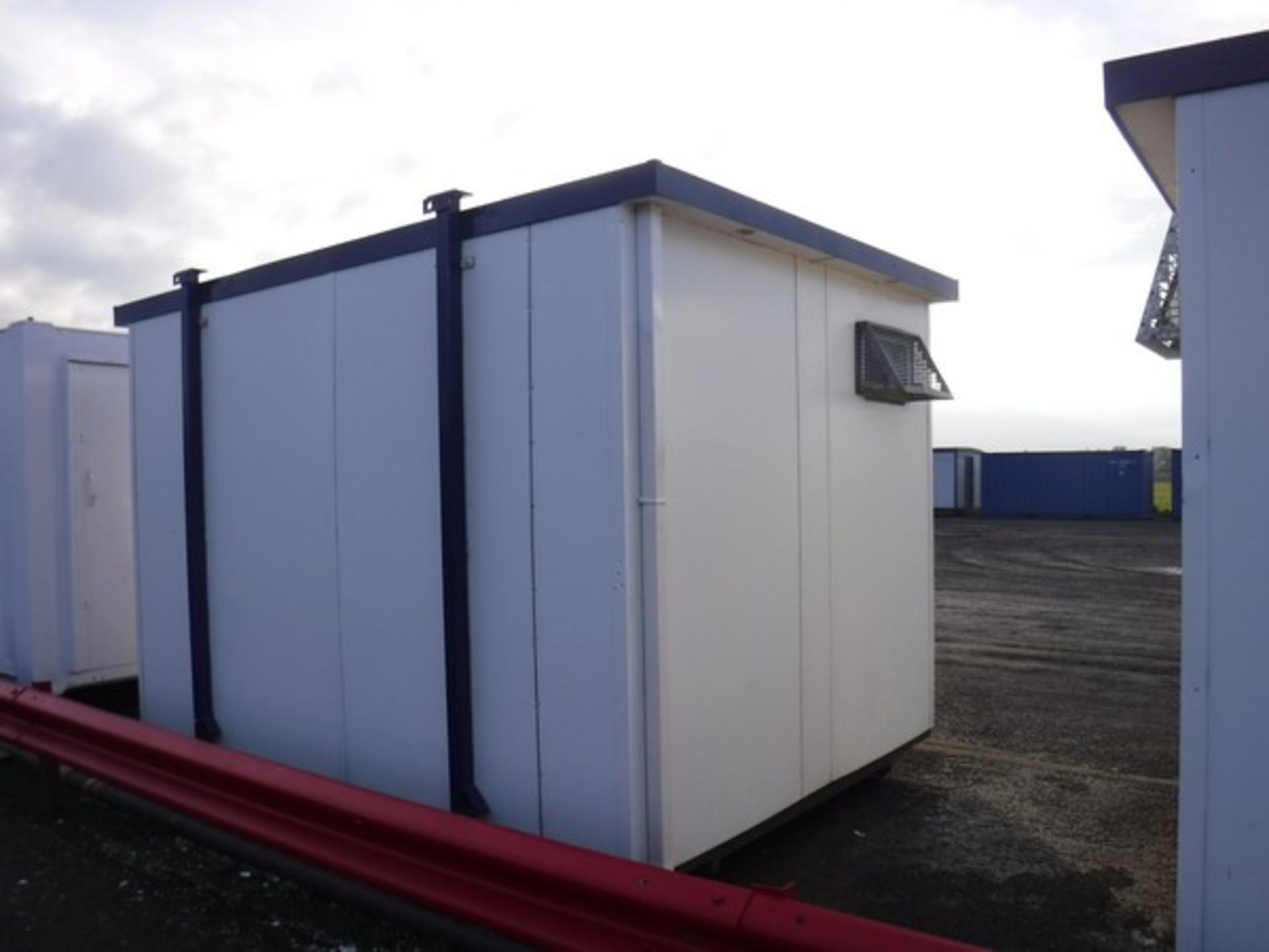 12' x 10' JACKLEG male & female toilet block - Bild 3 aus 8