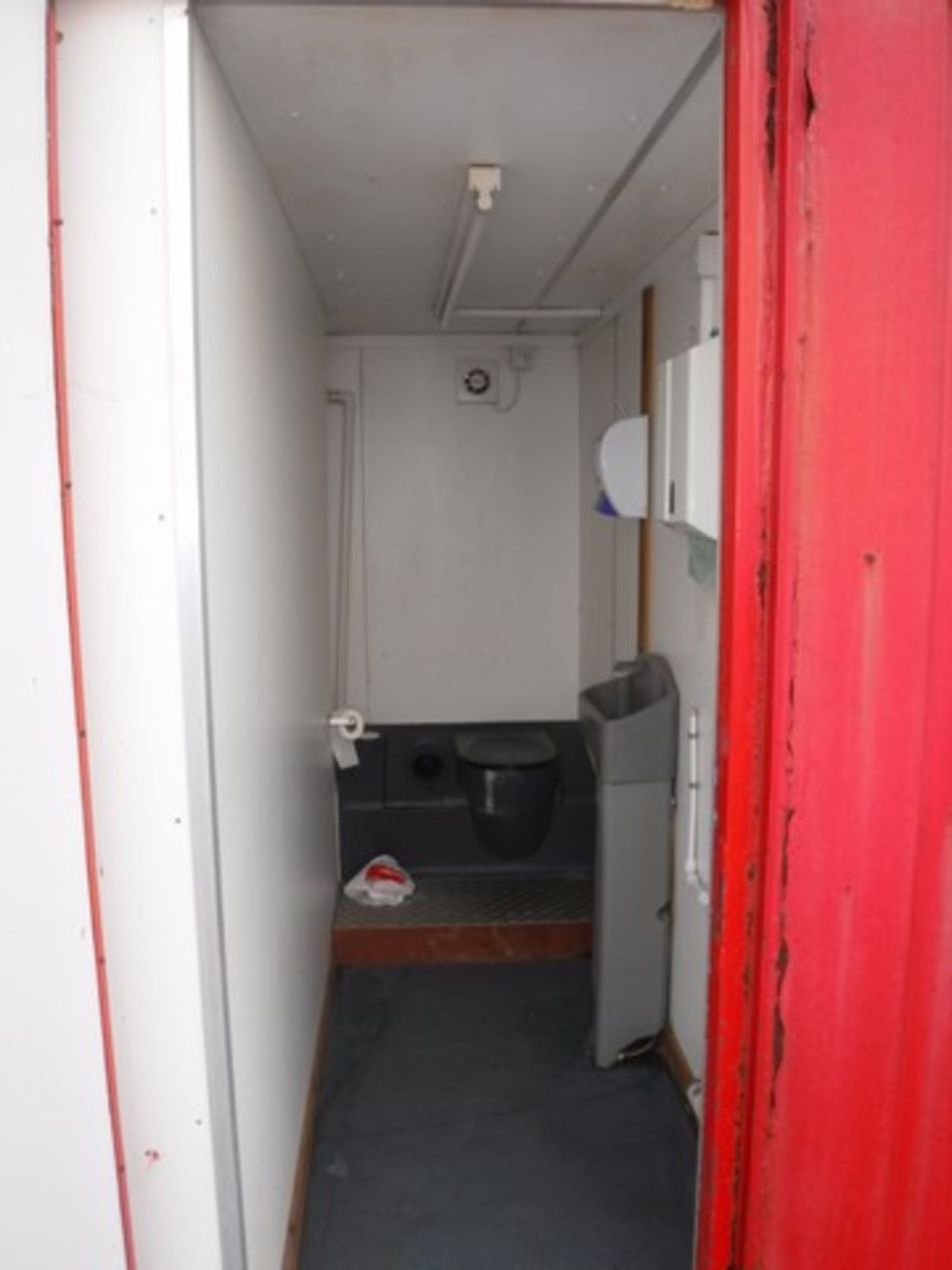 26' x 9' Vandal proof welfare container, kitchen/mess area/office/chem toilet/small store. - Image 6 of 6