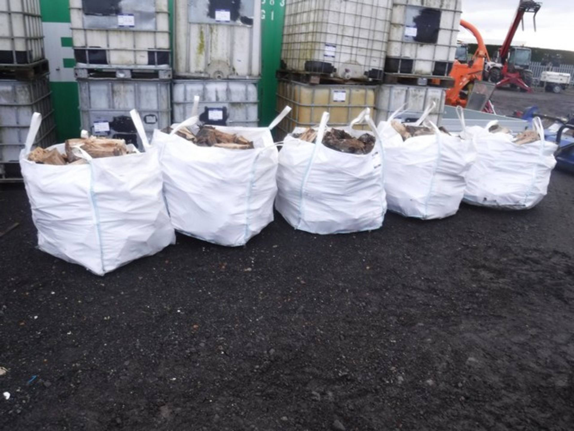 Hardwood logs, 5 bulk bags - Image 2 of 2