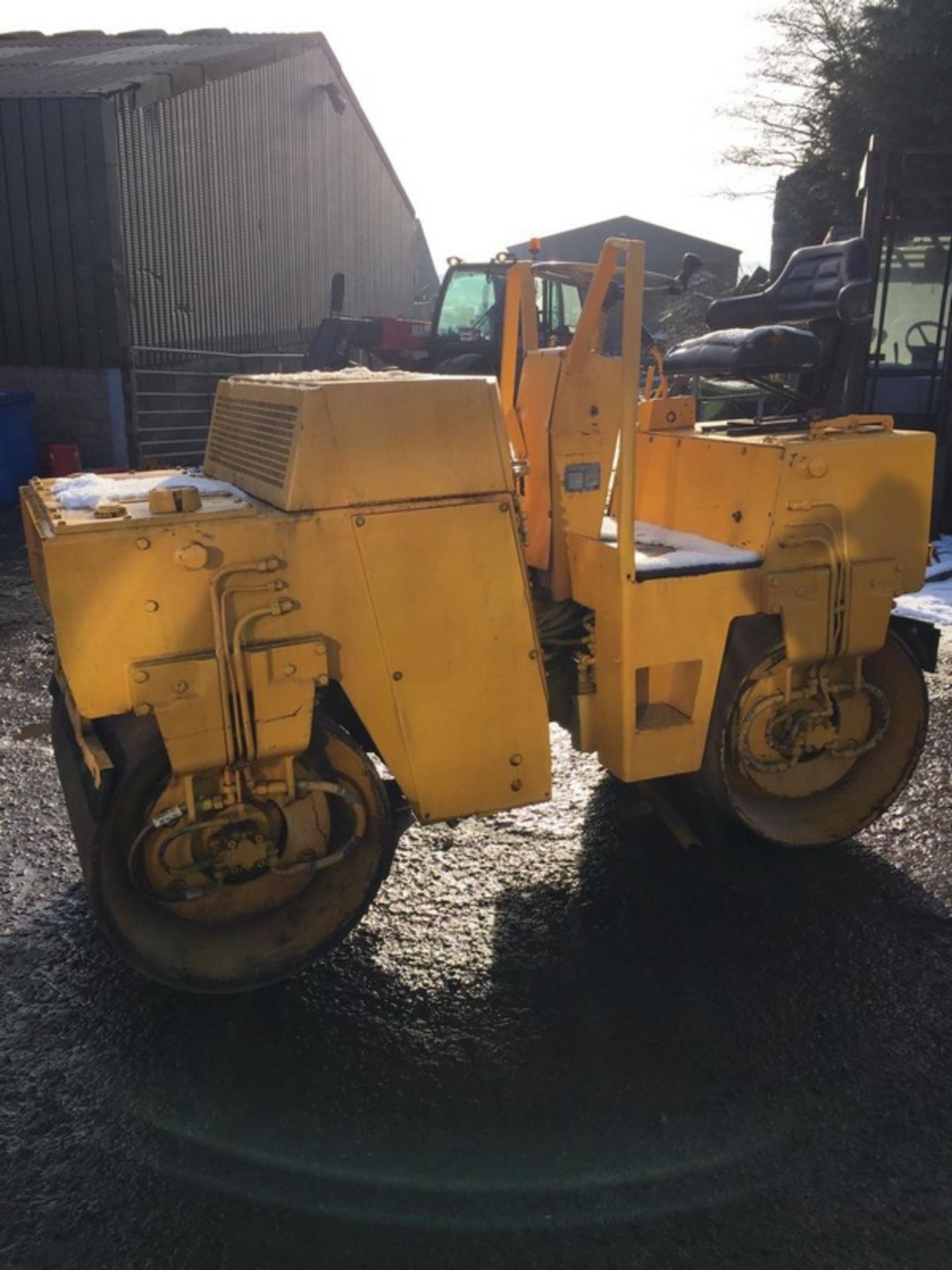 BOMAG VW100AD roller, Deutz Engine, key start. . **To be sold from Errol auction site. Viewing and u - Image 2 of 6