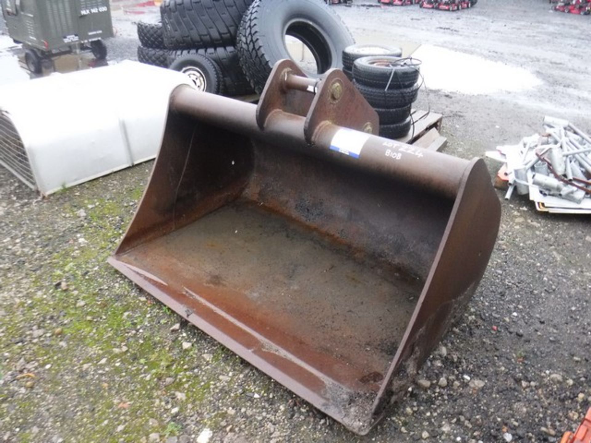 LEMAC 6ft bucket with approx 65mm pins