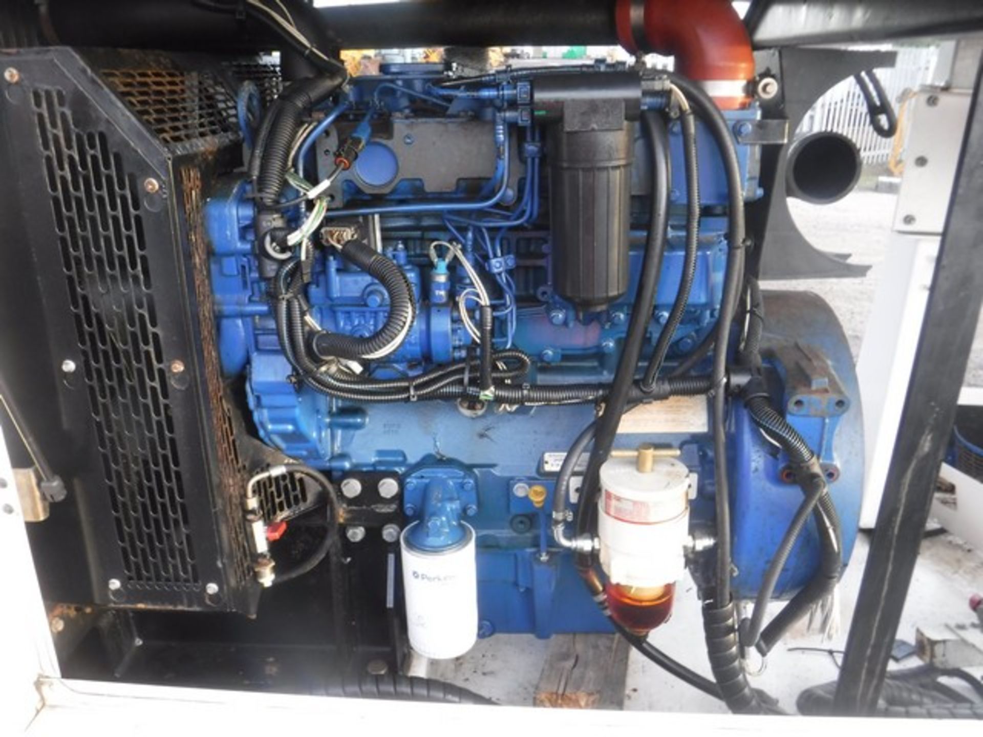 Generator **ENGINE ONLY** on twin axle trailer. Generator and control box have been removed ID no. 1 - Bild 8 aus 11