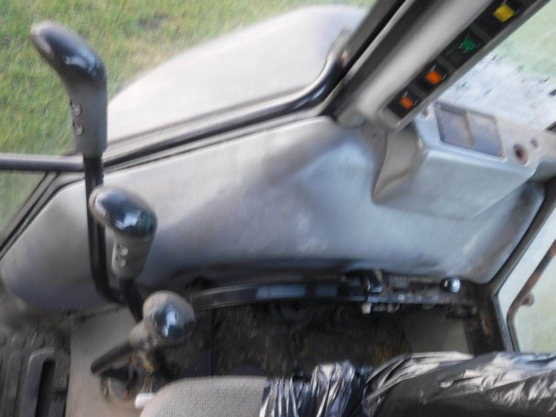 2006 VALTRA tractor - Reg No HF56 FKS 5731 hrs (not verified) - Image 7 of 10