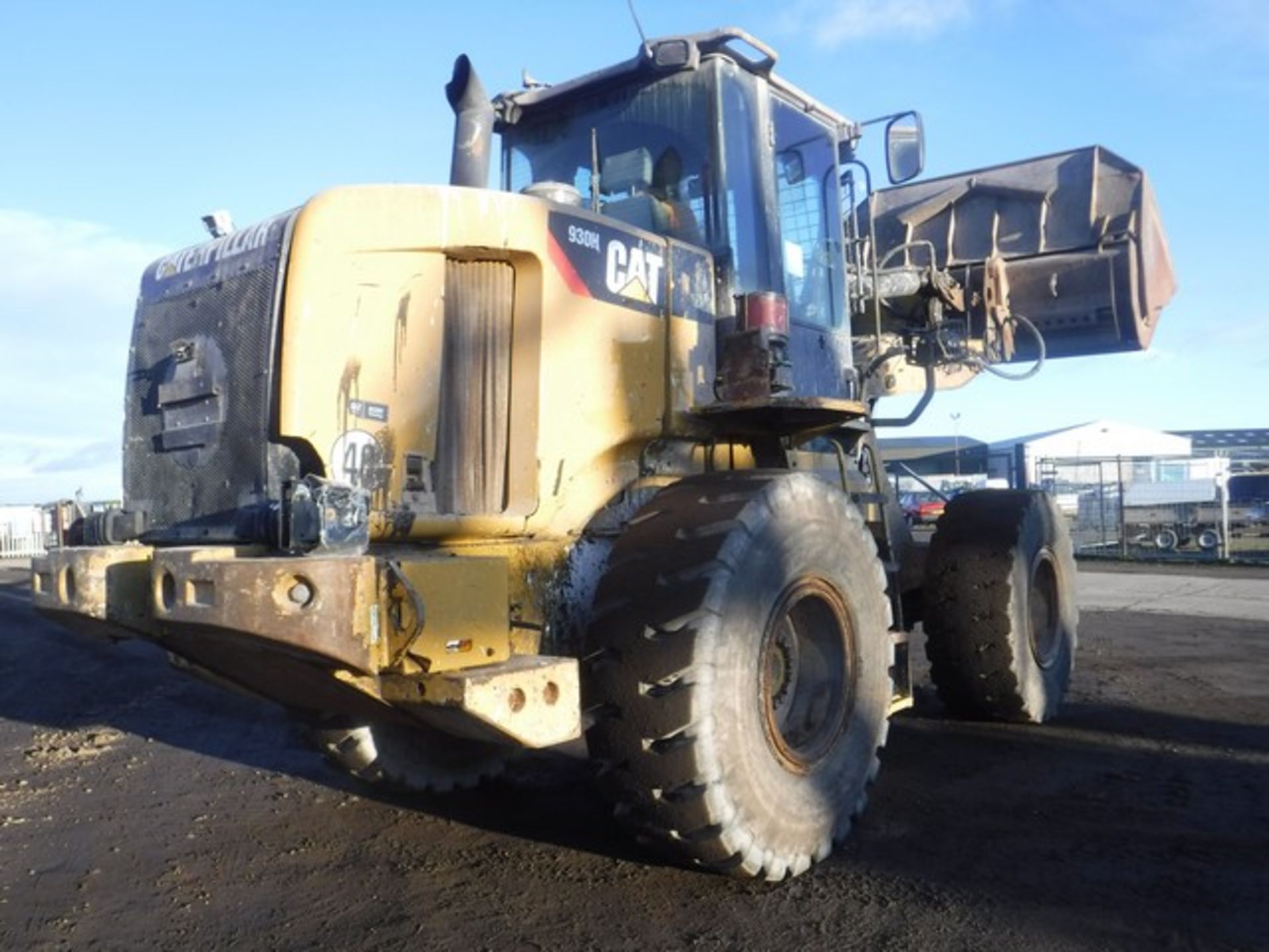 2008 CAT 930H loading shovel 21,474 hrs sold complete with hi tip bucket and window guards S/N CAT09 - Image 4 of 13