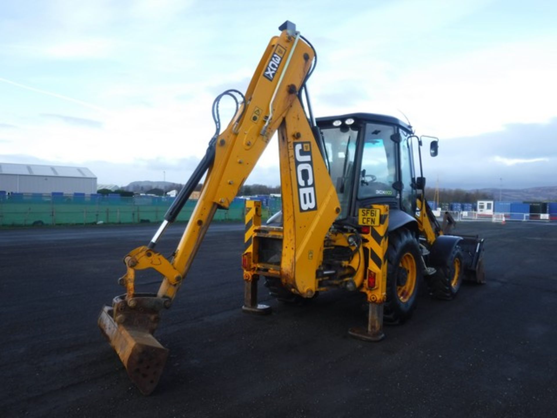 2011 JCB 3CX c/w bucket - Reg No SF61 CFN. 2934 hrs (not verified). - Image 4 of 11