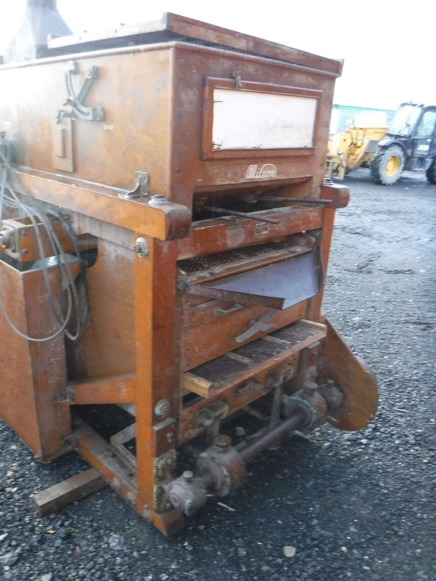Old agricultural grain dresser, manufacturer A Milne & Son, Aberdeen S/N2058. Requires electric moto - Image 3 of 5