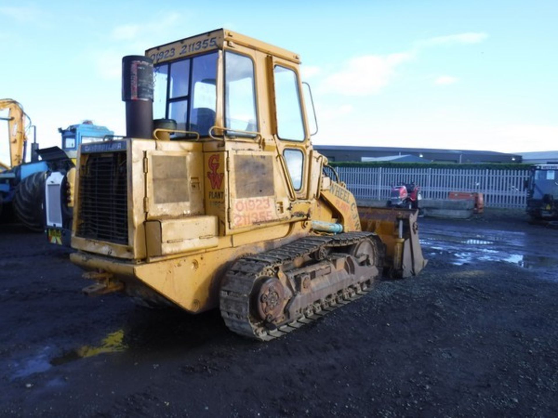 1995 CATERPILLAR 943 S/N45V1UP 11,943 hrs (not verified) **NON-RUNNER** - Bild 5 aus 17