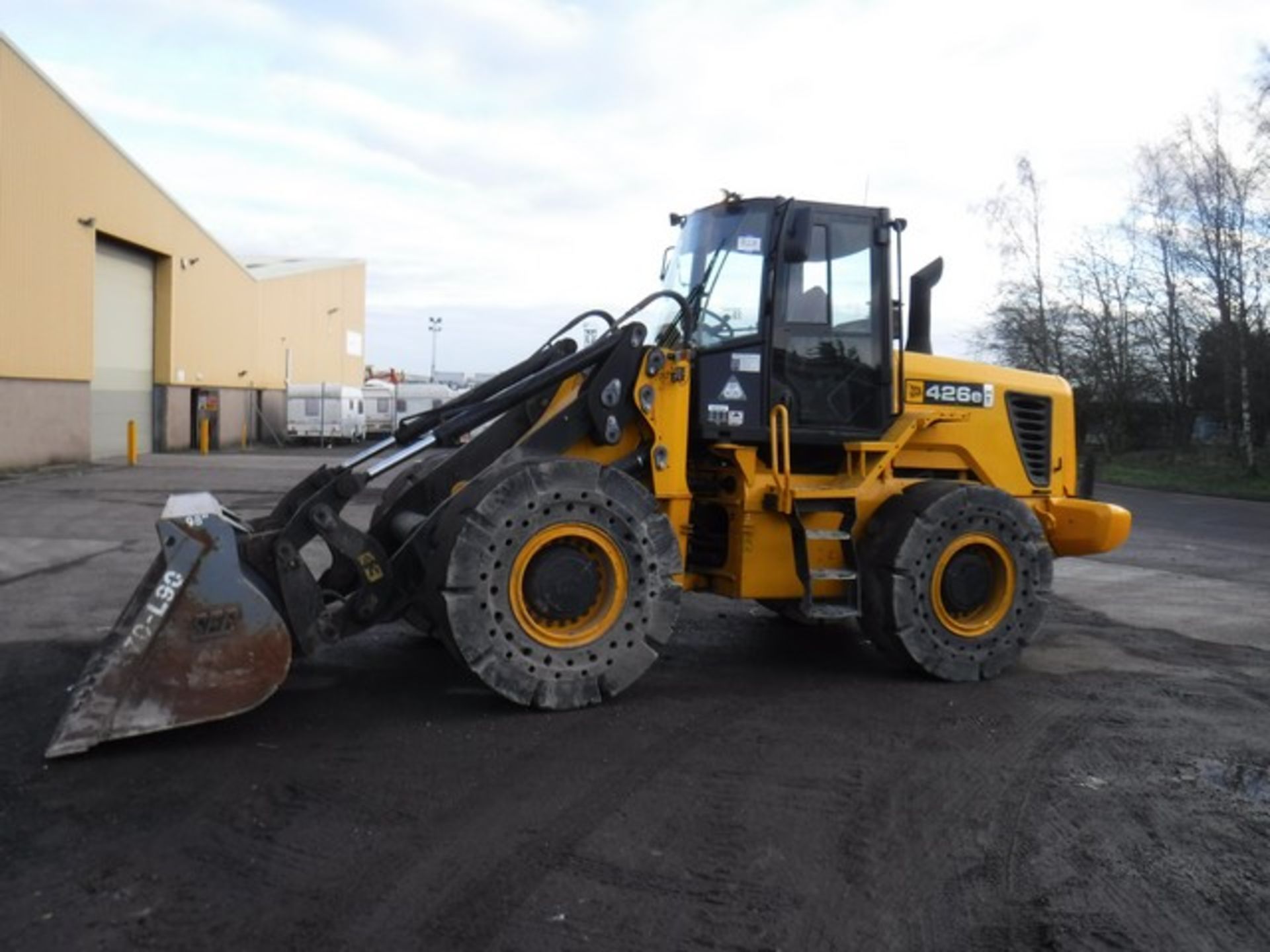 2010 JCB 426HT loading shovel c/w bucket S/N JCB42600H01295804. 12398hrs (not verified) - Bild 6 aus 10