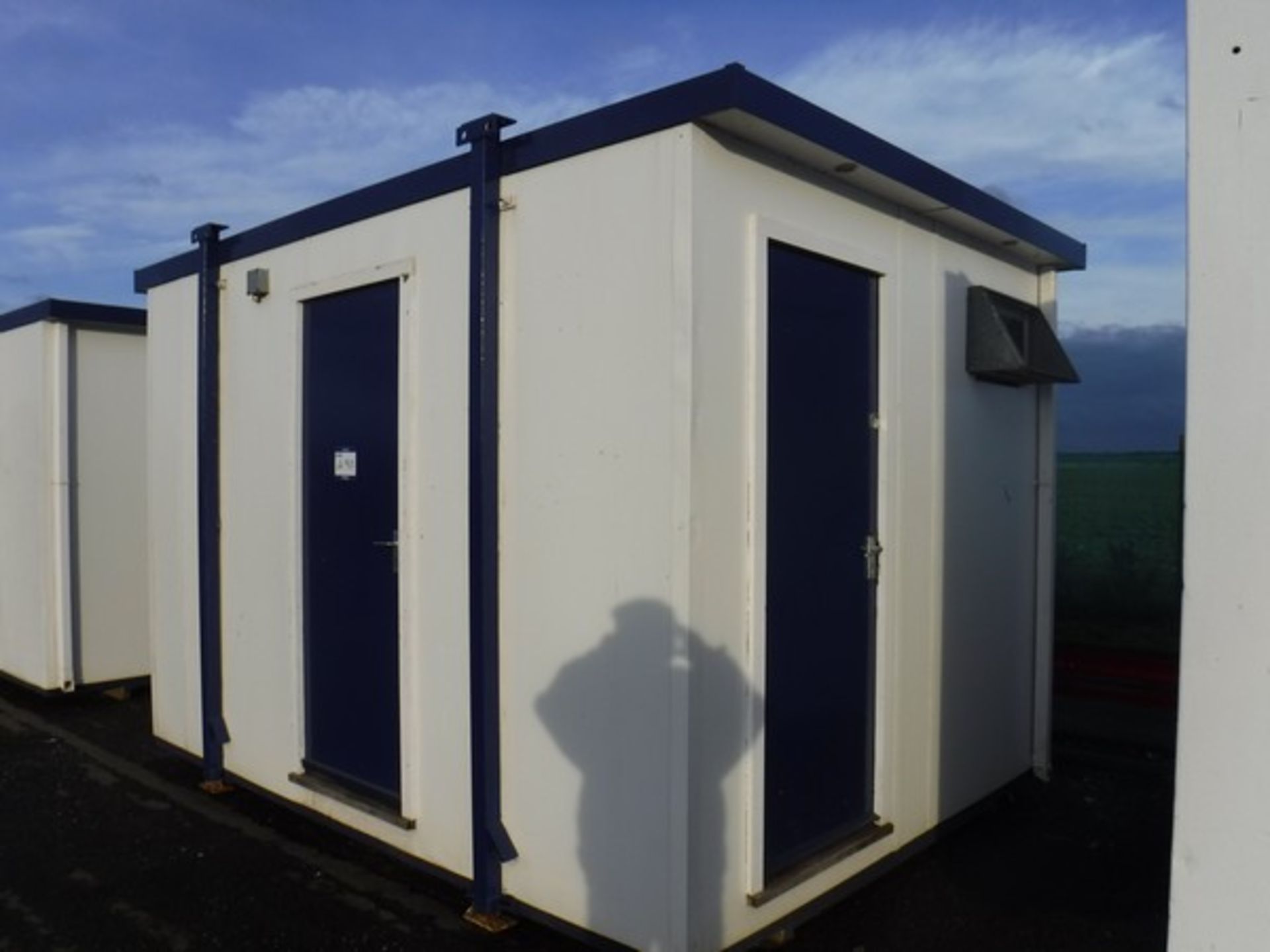 12' x 10' JACKLEG male & female toilet block