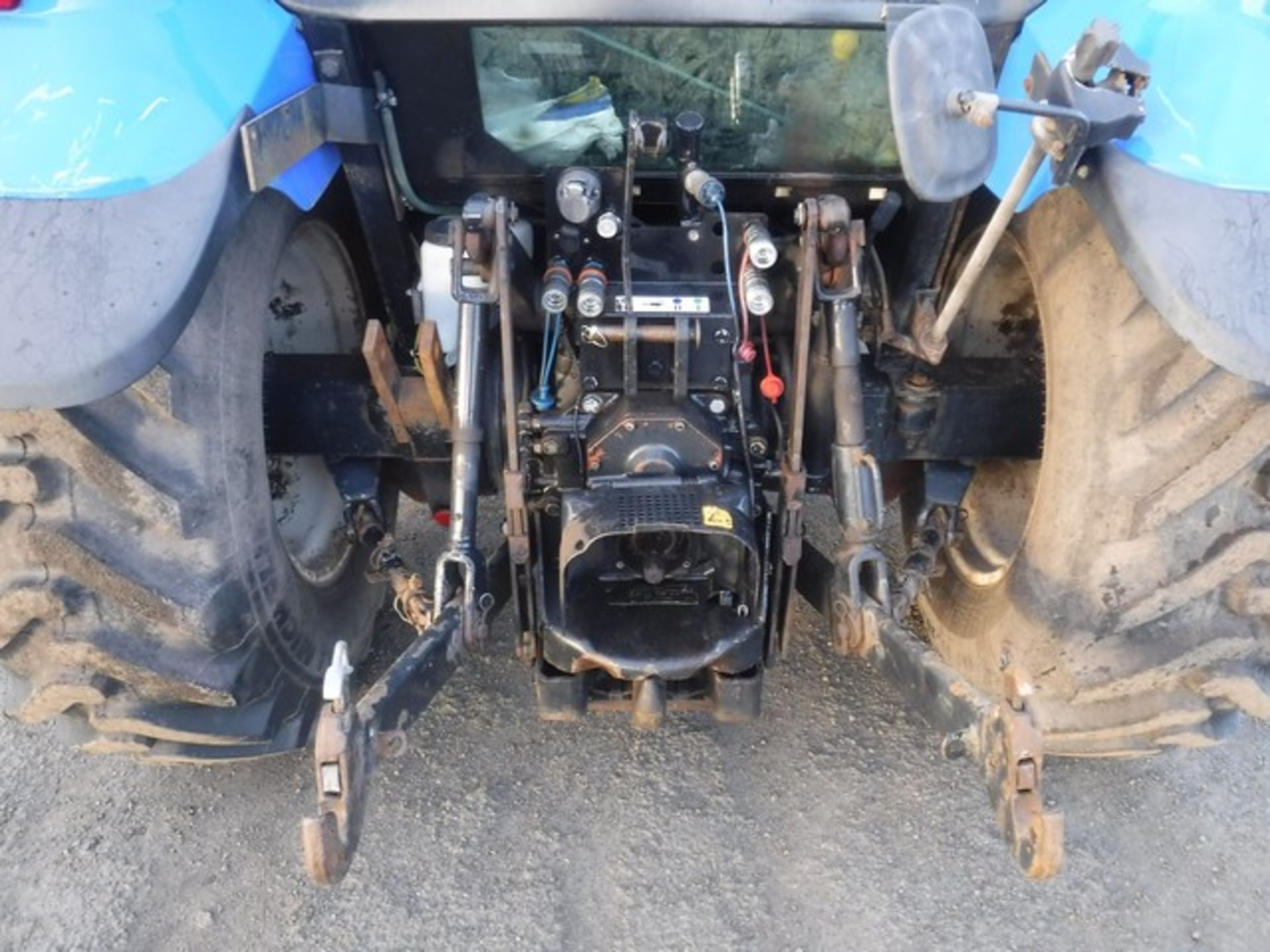 2007 NEW HOLLAND TL90A tractor and Trima 3.op loader. 8116 hrs (not verified) - Image 5 of 9