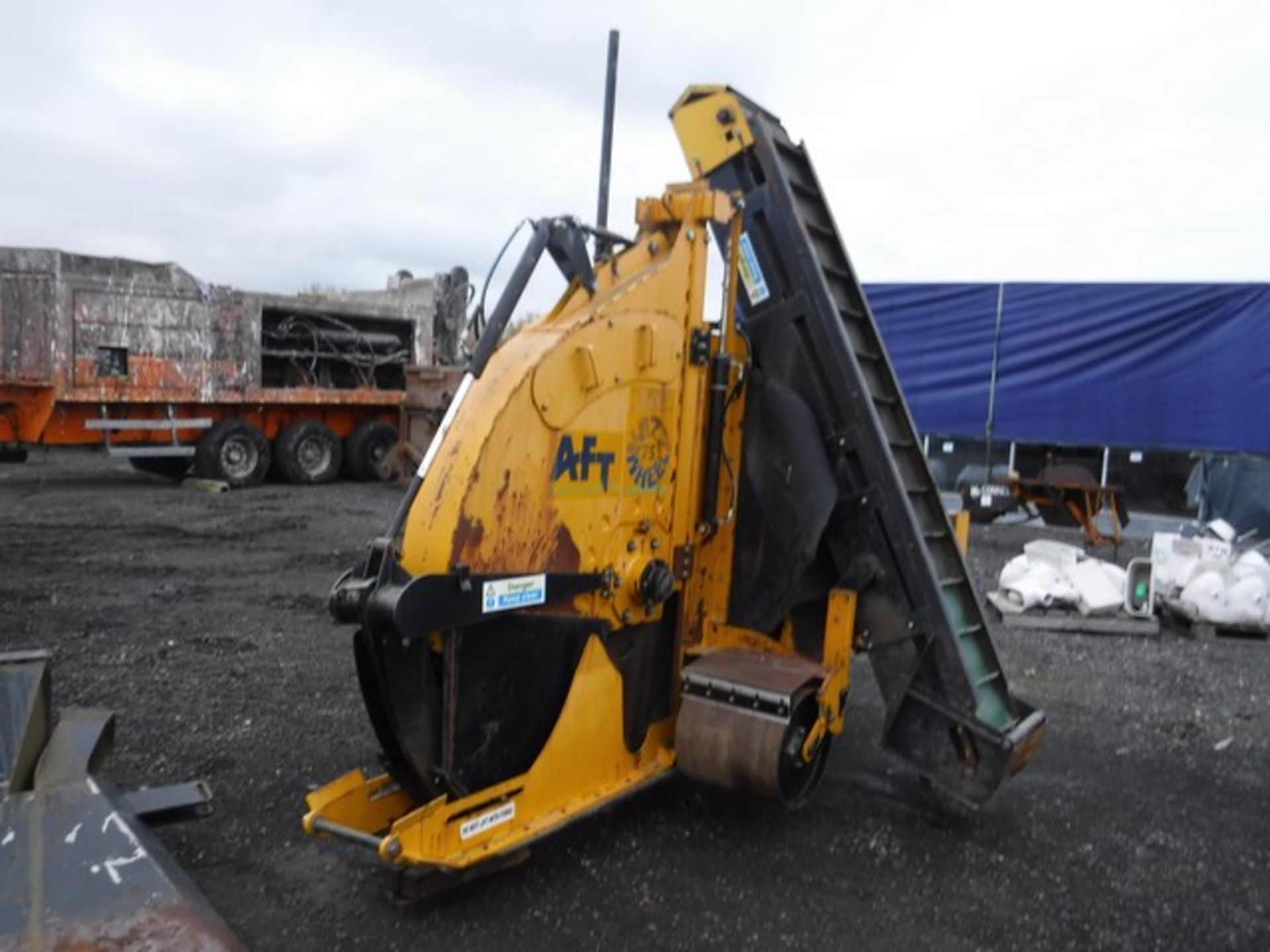 A.F.T. WIZZ WHEEL AFT75 trencher c/w side driving conveyor, pipe reel and gravel box S/N AO68 2013 - Image 4 of 5