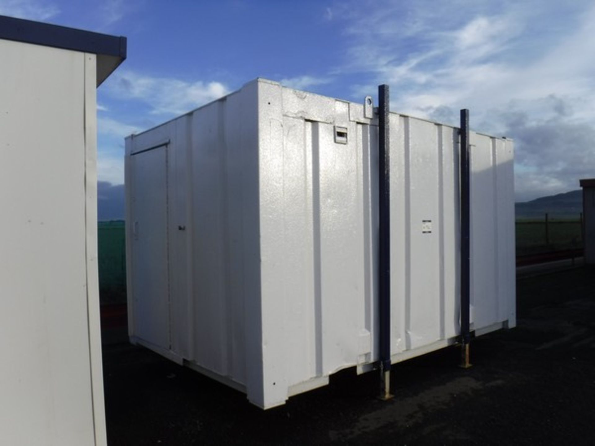 13' x 9' STEEL JACKLEG male & female toilet cabin - Image 4 of 8