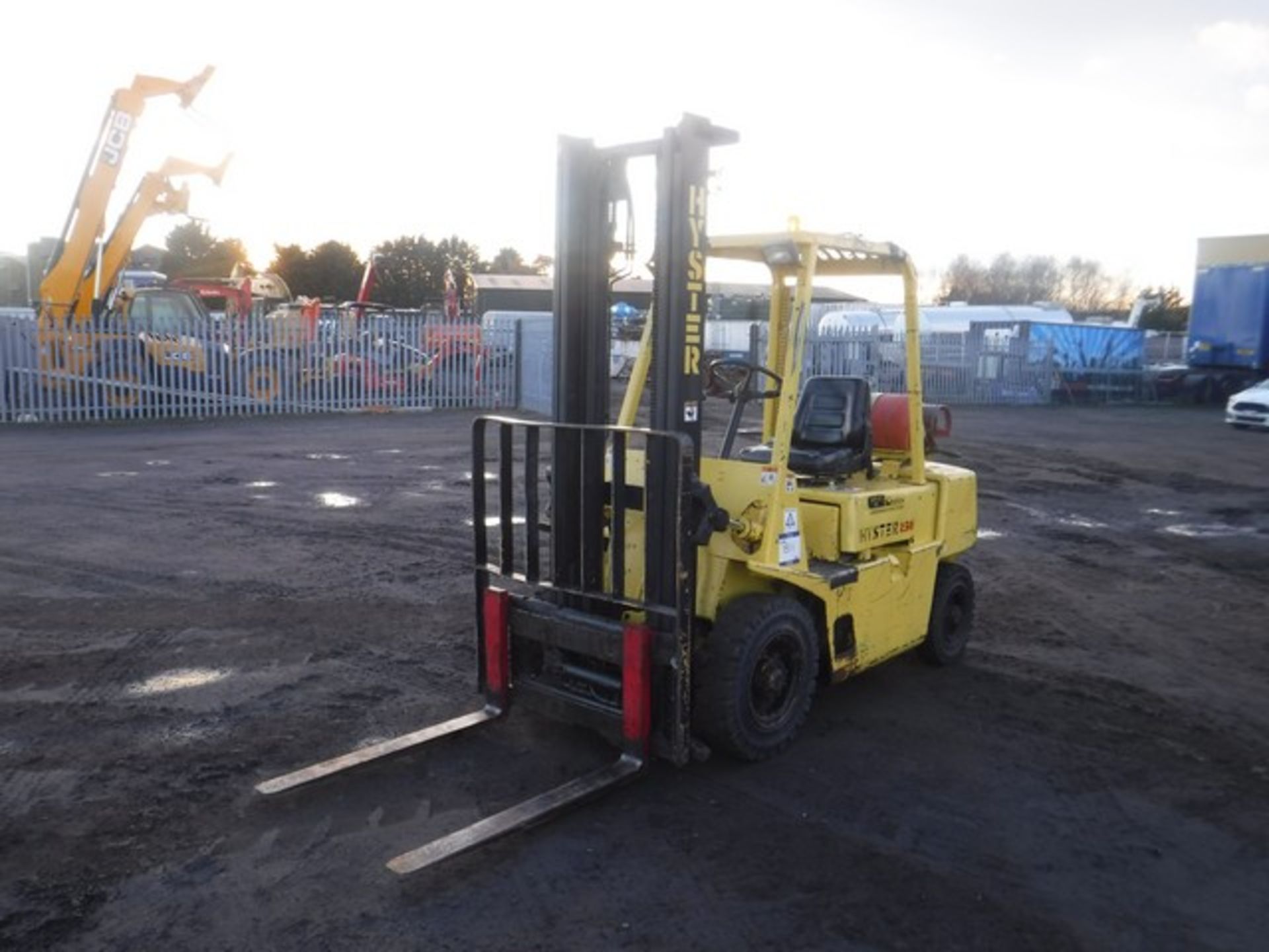 1989 HYSTER H2.50XL 2.5 tone gas forklift c/w side shift. S/NA177B36136K 650hrs (not verified) - Image 2 of 11
