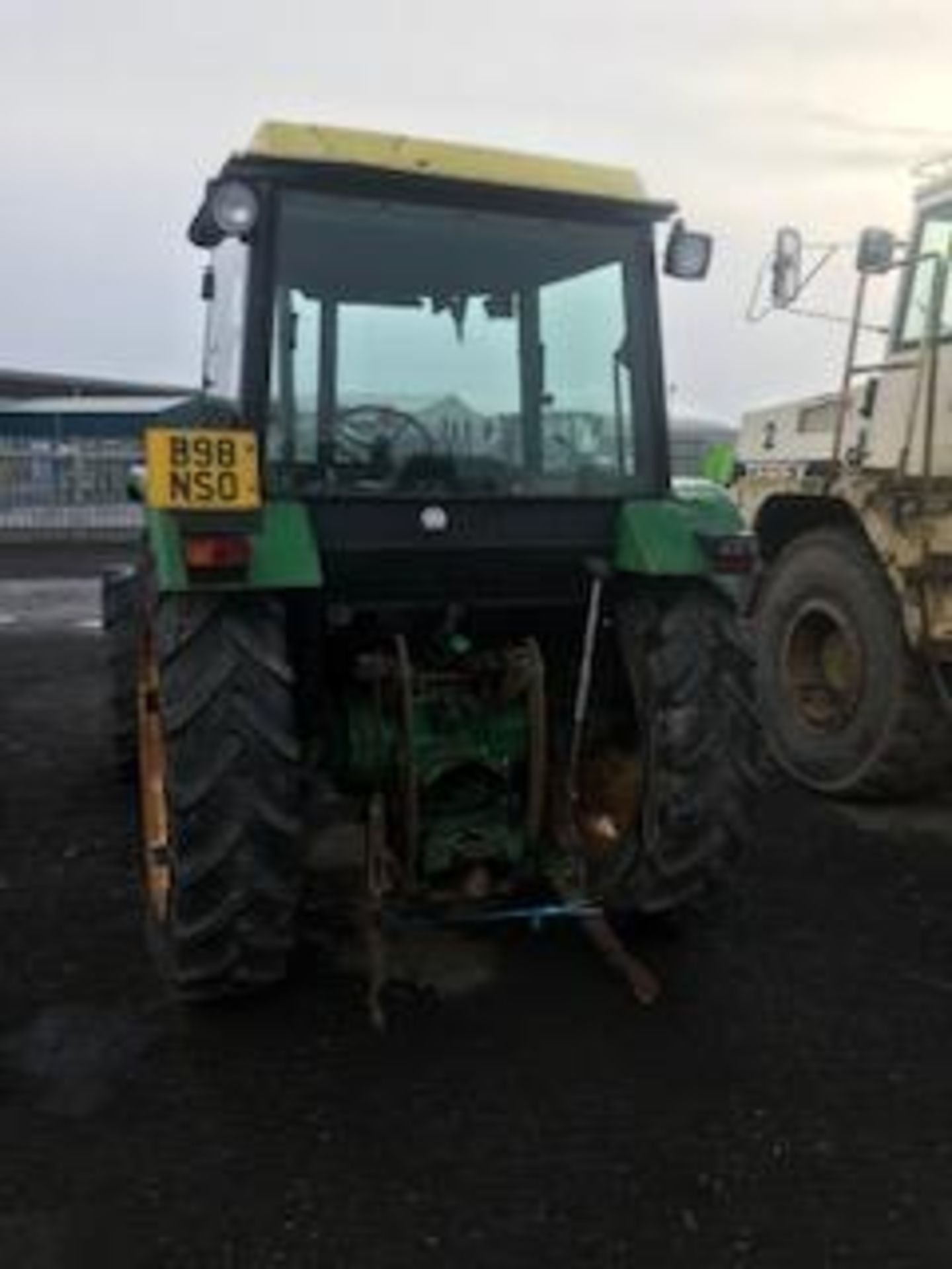 1985 JOHN DEERE 2040S XE SERIES QUICKE 2300 loader 4 wd Reg No B98 NSO S/N 544990 9418hrs (not verif - Image 3 of 4