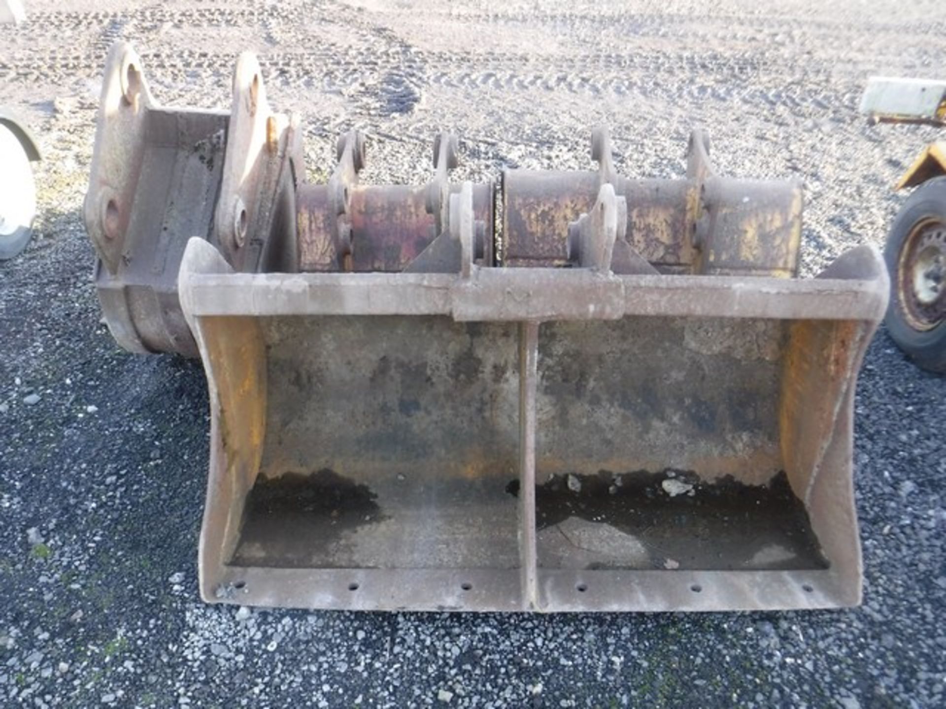 Selection of buckets to fit 8 ton and 13 ton excavator (3ft, 2ft x 2, 5ft)