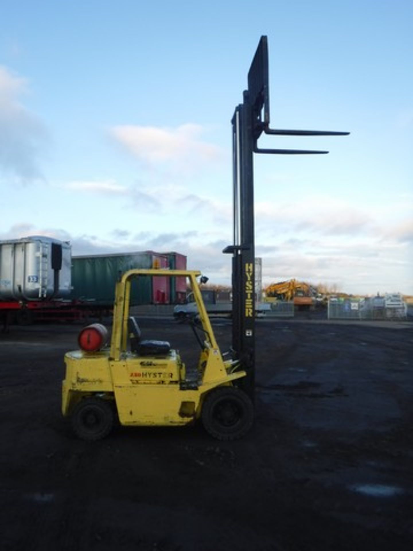 1989 HYSTER H2.50XL 2.5 tone gas forklift c/w side shift. S/NA177B36136K 650hrs (not verified)