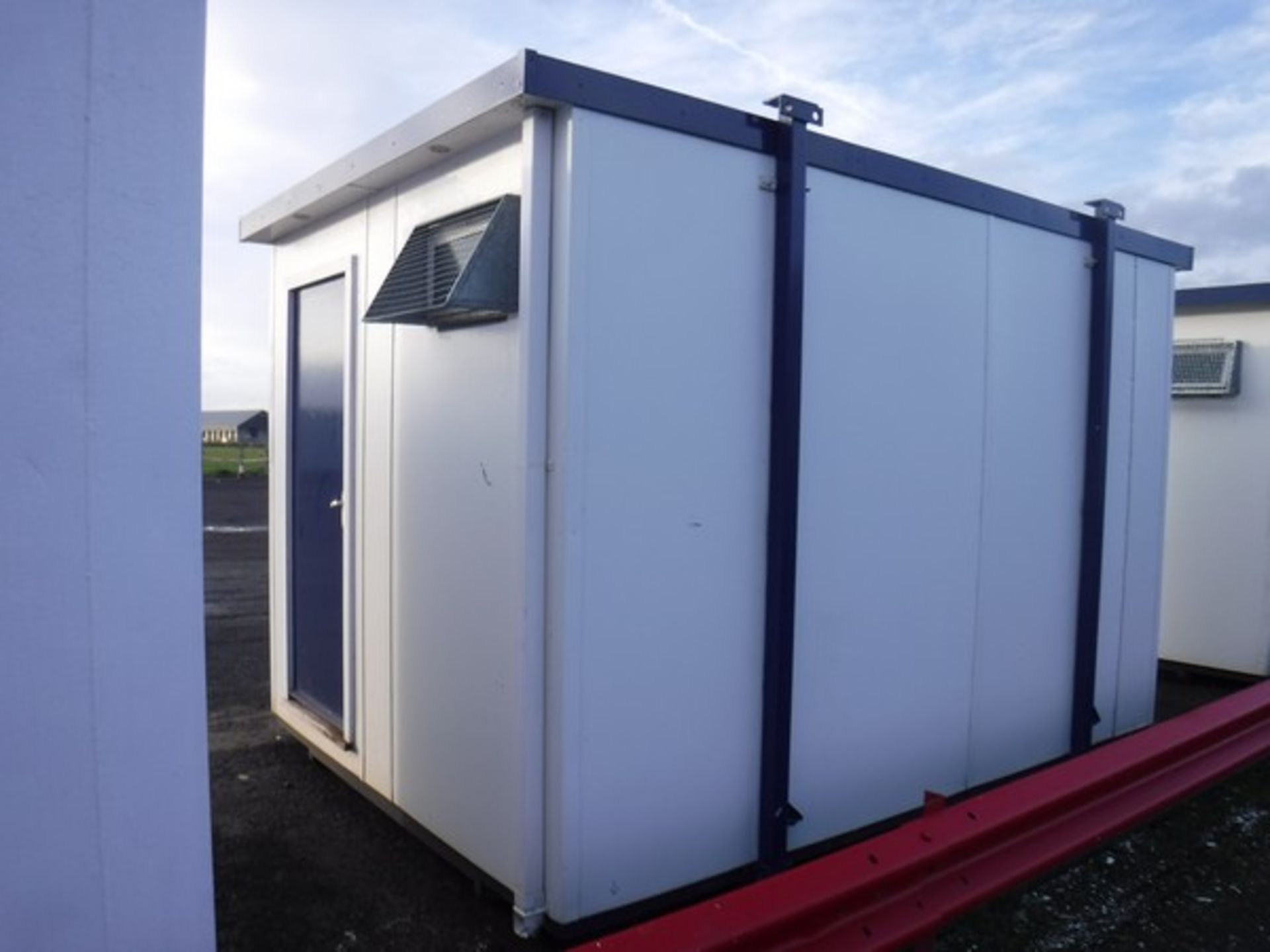 12' x 10' JACKLEG male & female toilet block - Bild 4 aus 8