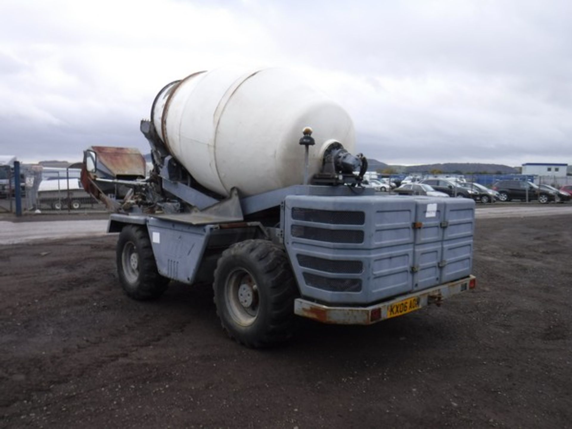 2003 HYDRO MIX 35G rough terrain concrete mixer (3.5 cu.m) 4 x 4 wheel driven with a free standing c - Bild 7 aus 18