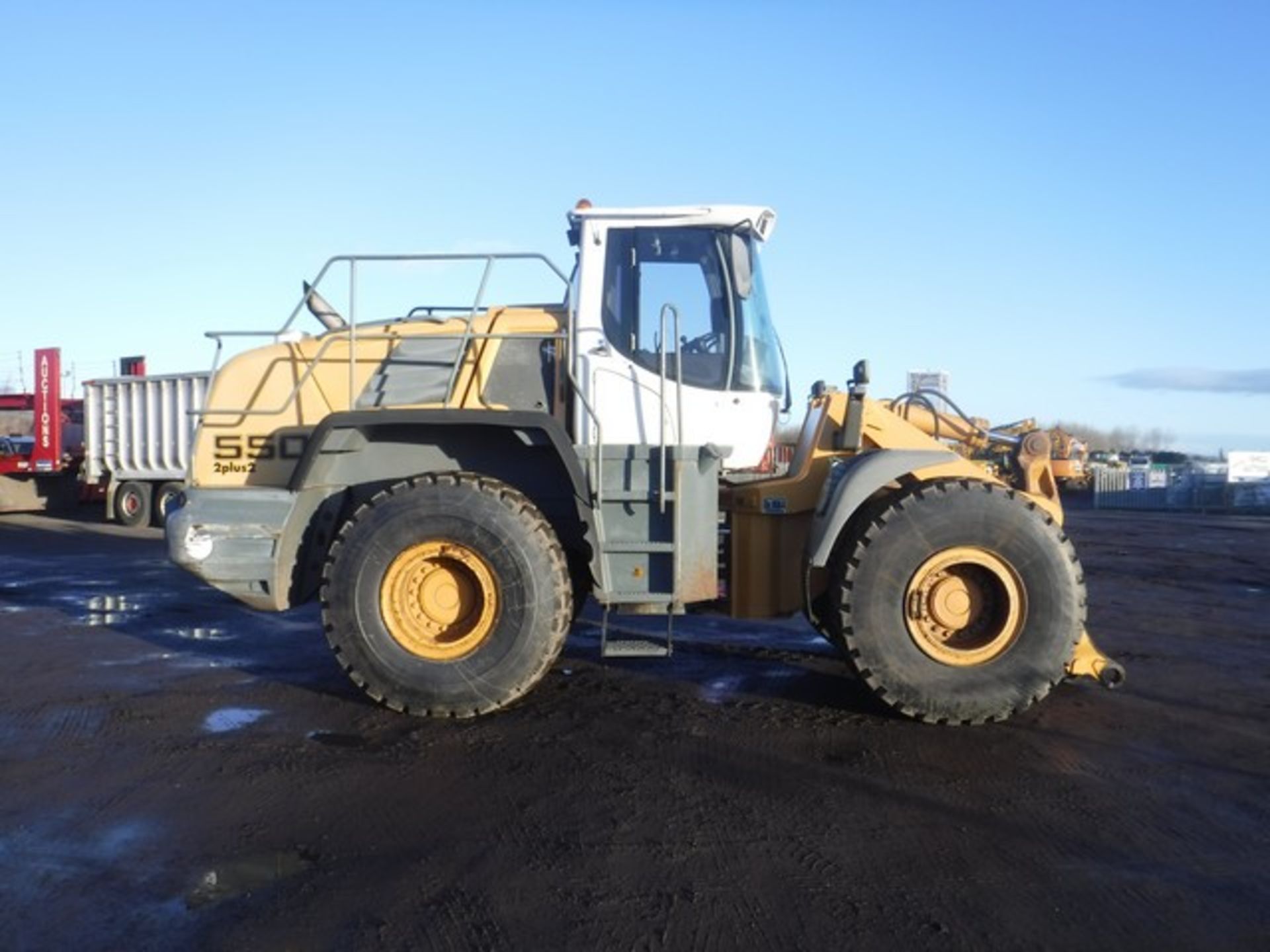 2007 LIEBHERR 550 2 PLUS 2 loading shovel. S/N VATZ0456KZB018354 11,469 hrs (not verified) sold with - Image 3 of 10