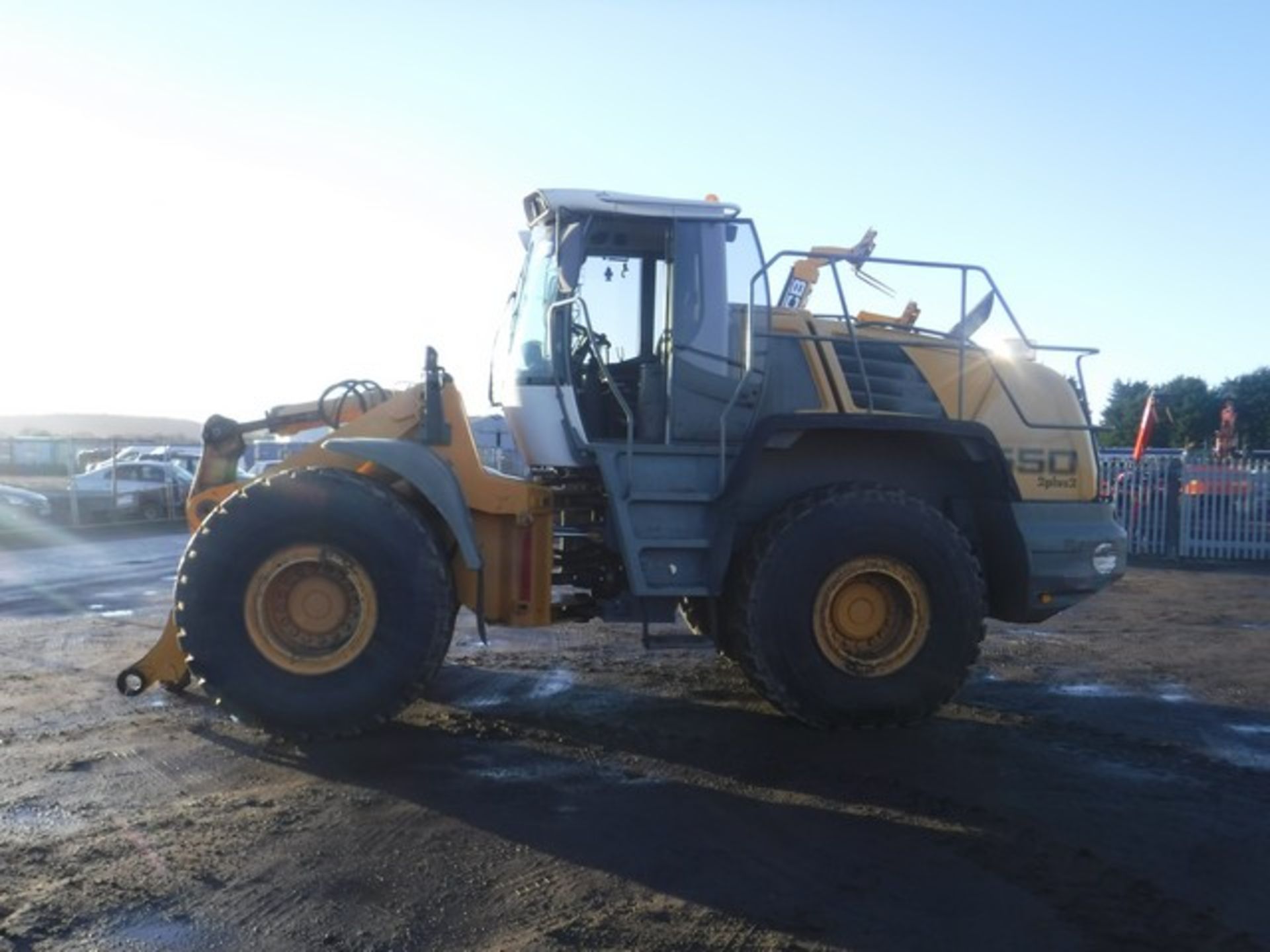 2007 LIEBHERR 550 2 PLUS 2 loading shovel. S/N VATZ0456KZB018354 11,469 hrs (not verified) sold with - Image 6 of 10