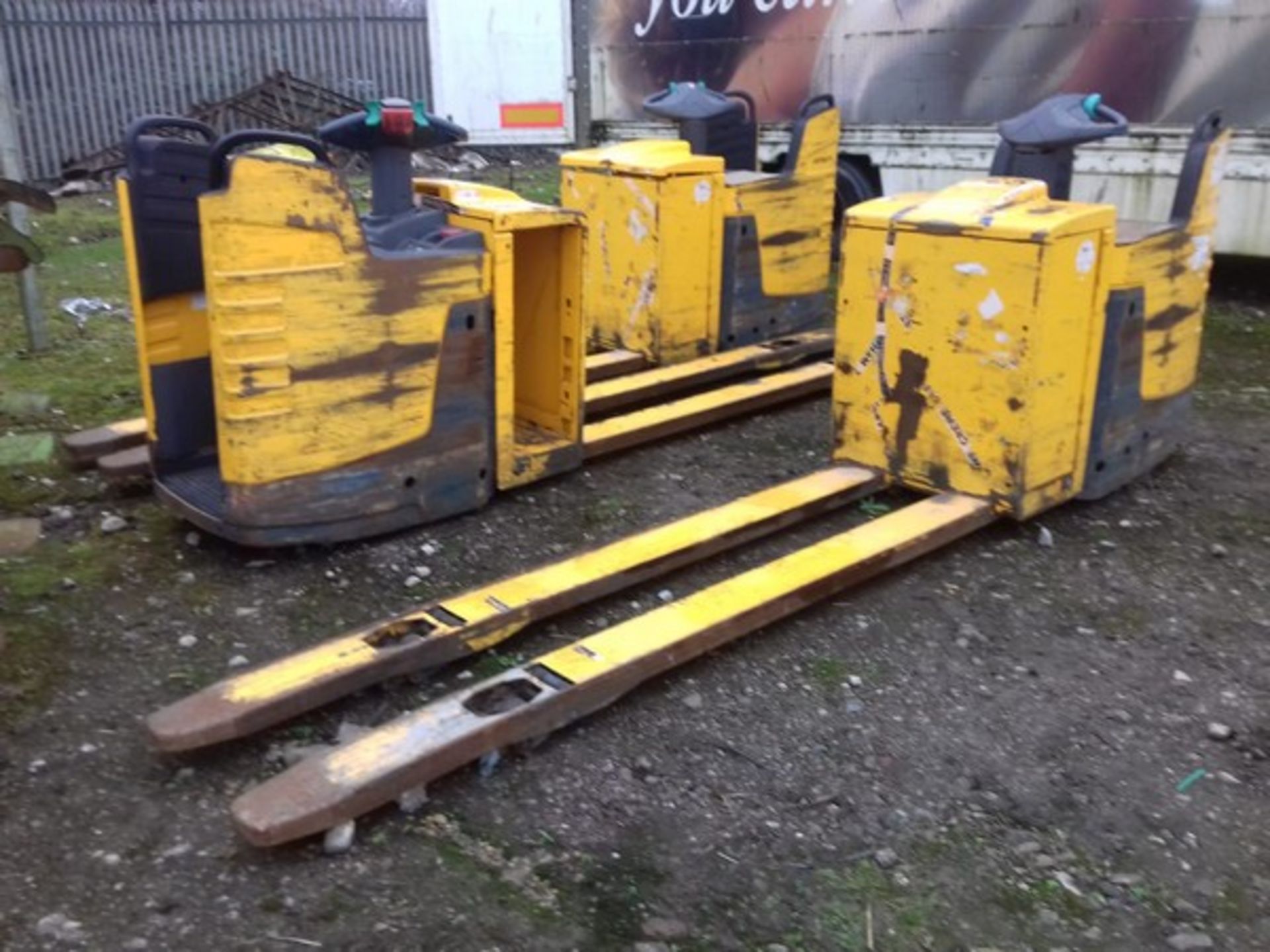 2010/11 JUNGHEINRICH ER225 electtric pallet trucks x 3. New batteries required. . **To be sold from - Image 2 of 6