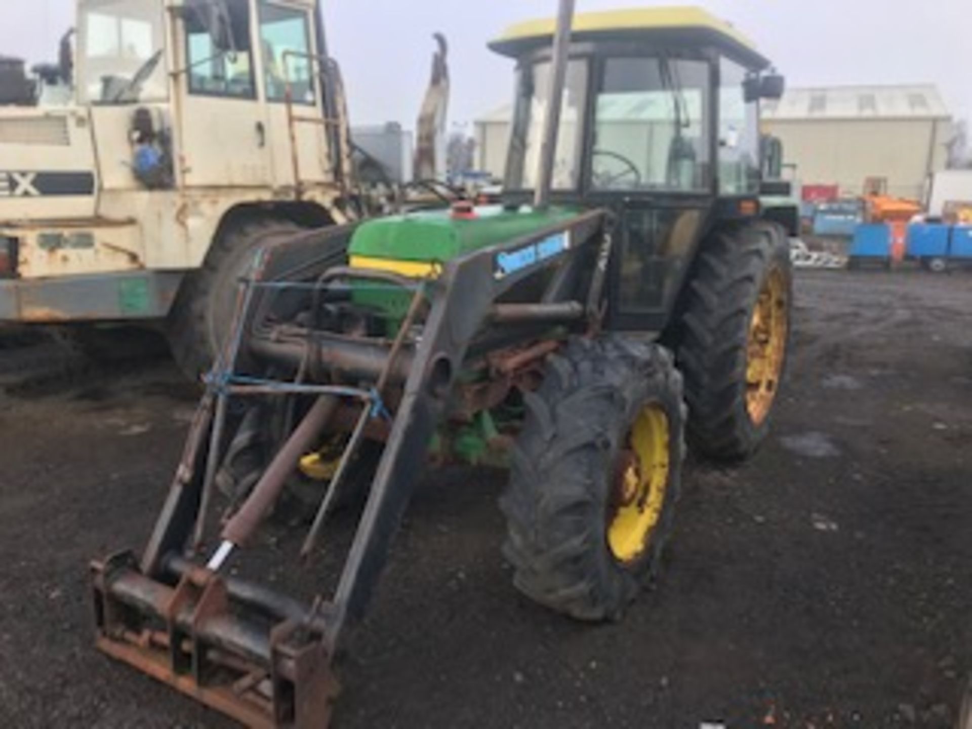1985 JOHN DEERE 2040S XE SERIES QUICKE 2300 loader 4 wd Reg No B98 NSO S/N 544990 9418hrs (not verif - Image 2 of 4
