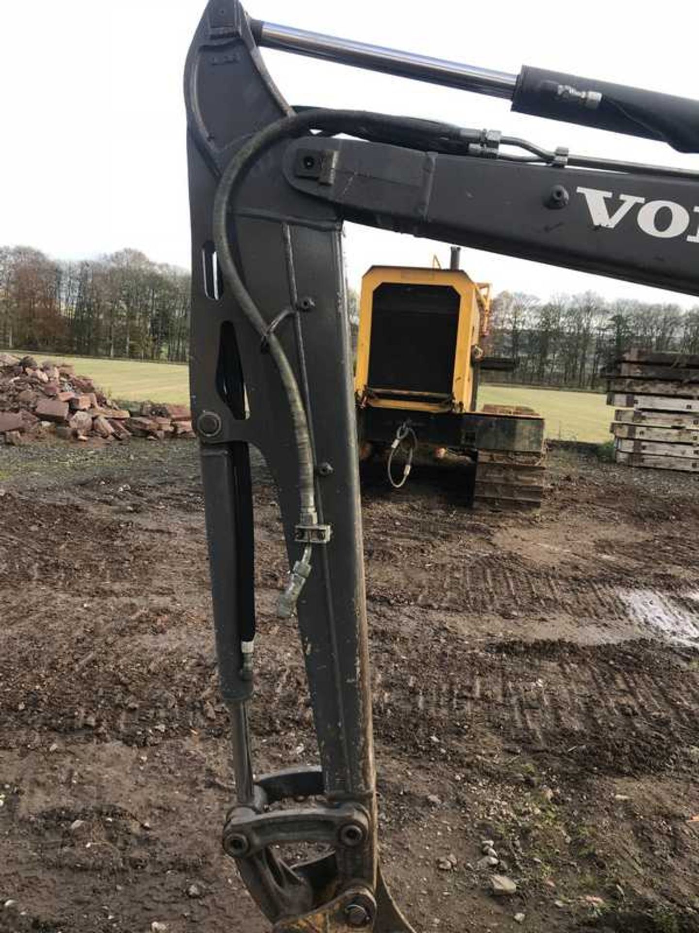 2011 VOLVO EC27 mini excavator c/w rubber tracks,q/hitch,1 bucket, HPW S/N VCEOC27CV00003456 4310 hr - Image 2 of 12