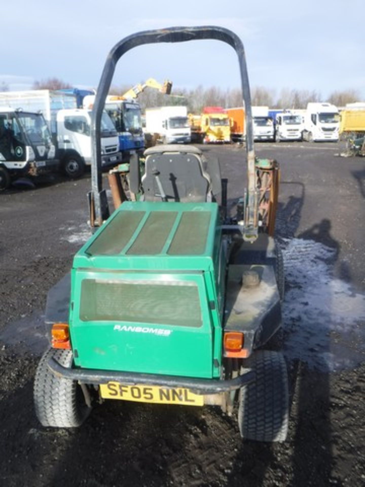 RANSOME triple highway mower 4217hrs.Reg No SF05 NNL. V5 in office. - Image 4 of 5