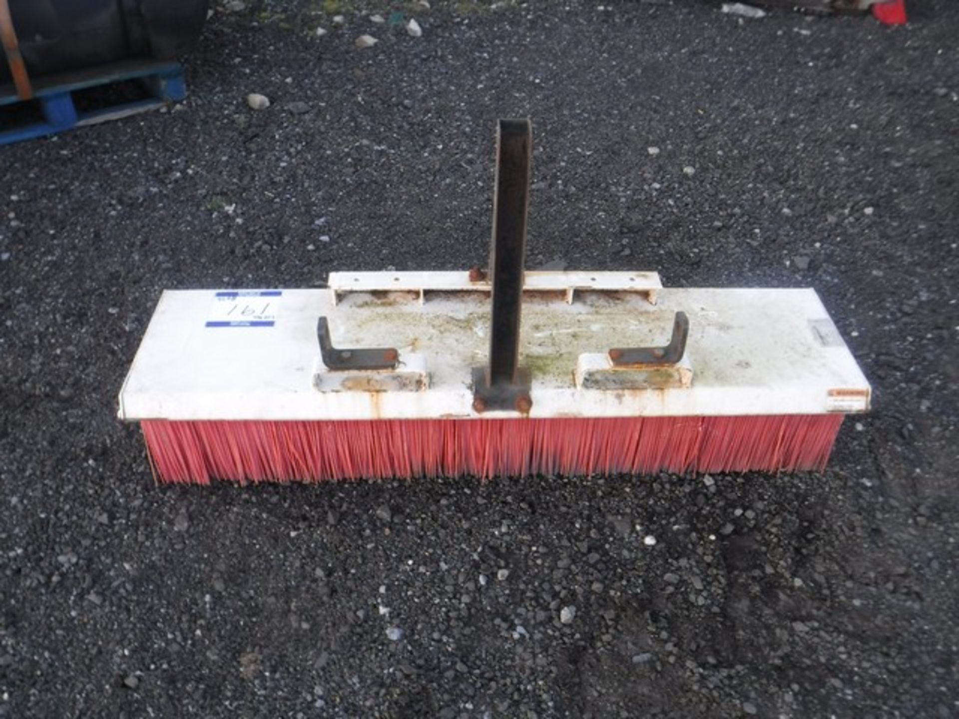 BROADWOOD INTERNATIONAL 5ft yard brush with 3 point linkage. - Bild 2 aus 2