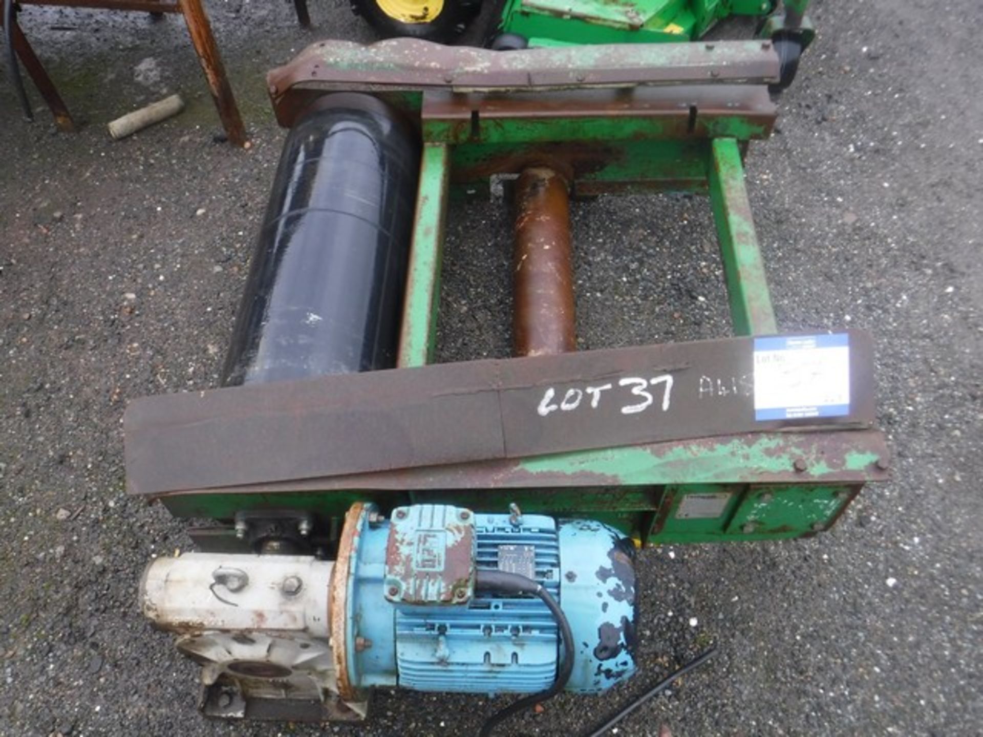 Waste screen roller and electric motor 3 phase with gearbox - Image 2 of 3