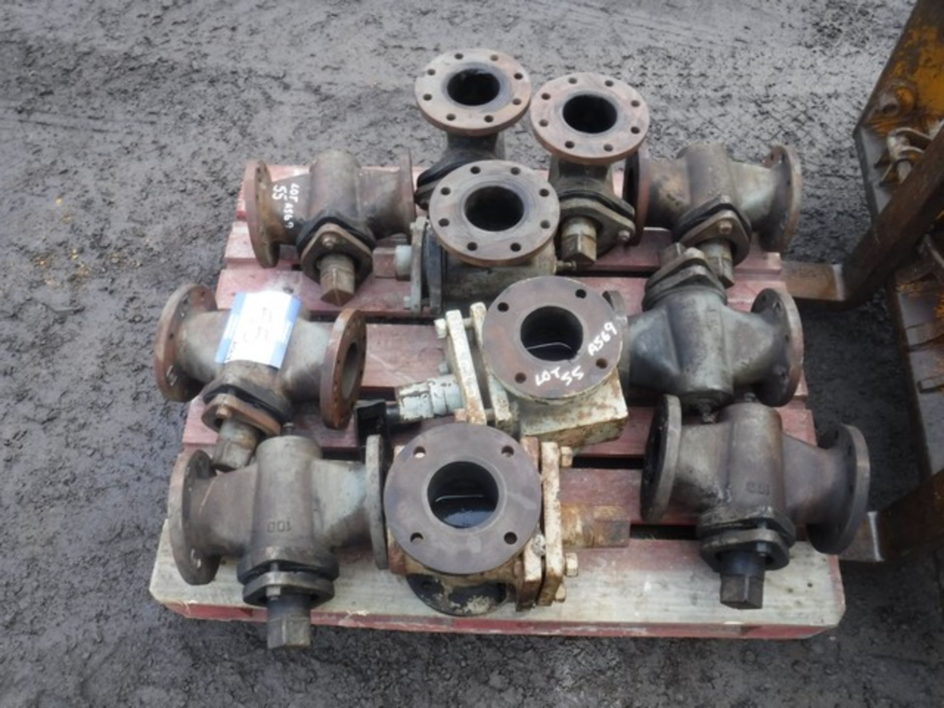 Pallet of 10 100mm pipe valves