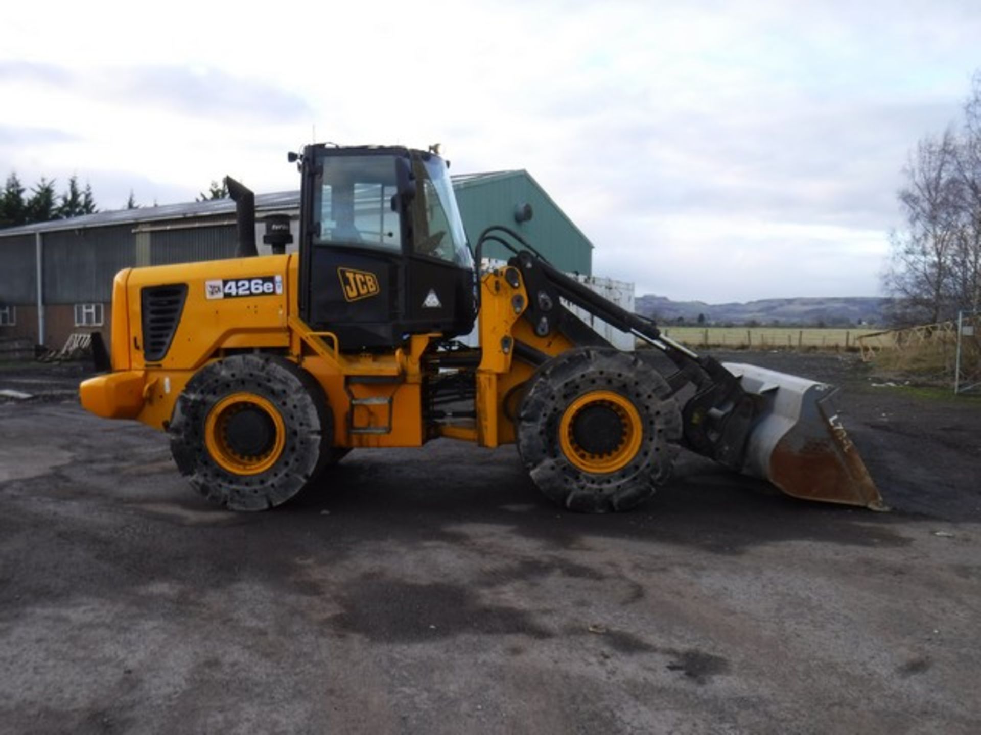 2010 JCB 426HT loading shovel c/w bucket S/N JCB42600H01295804. 12398hrs (not verified) - Bild 3 aus 10