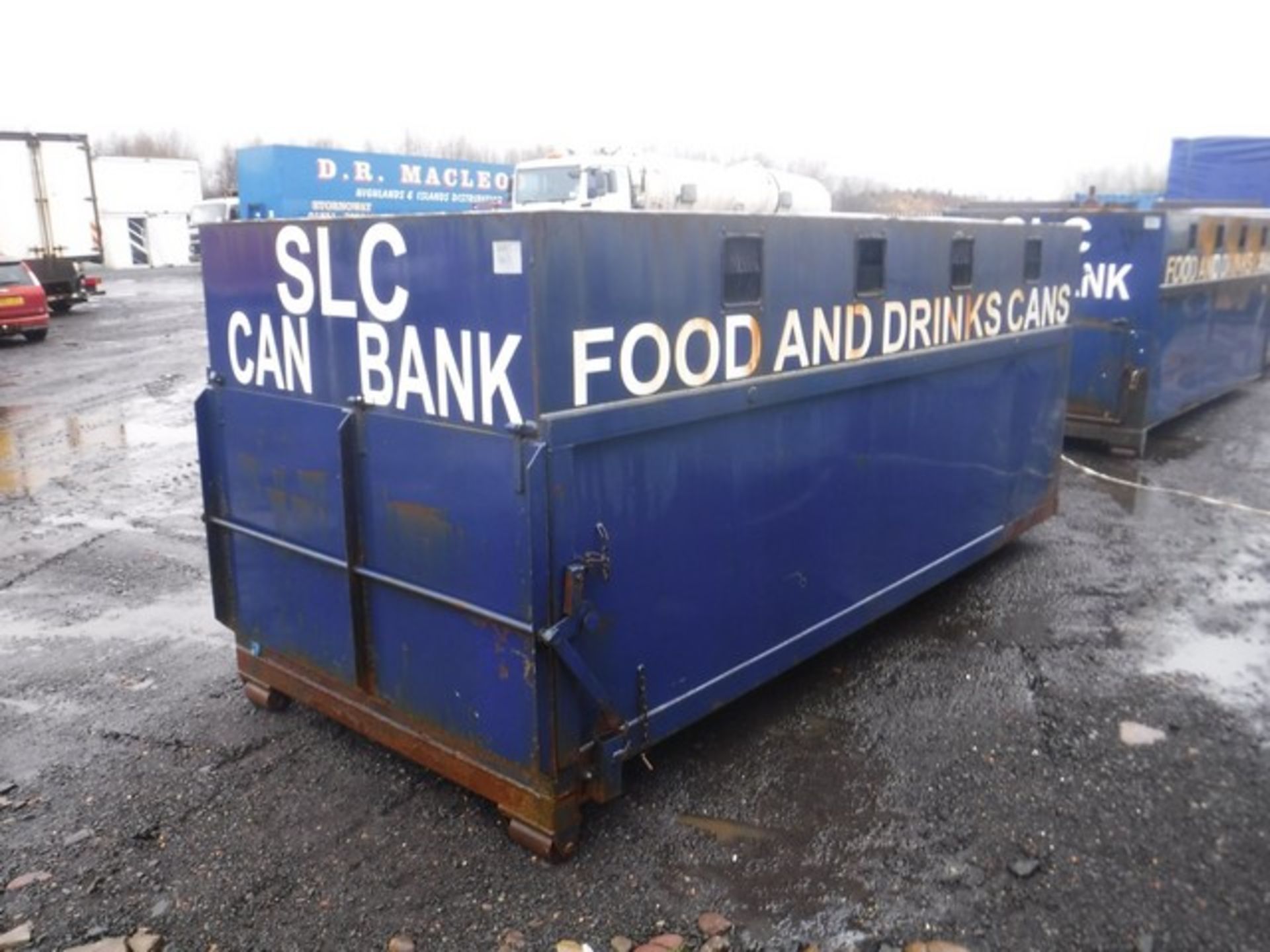 Hook loader bottle bank skip - Image 2 of 3