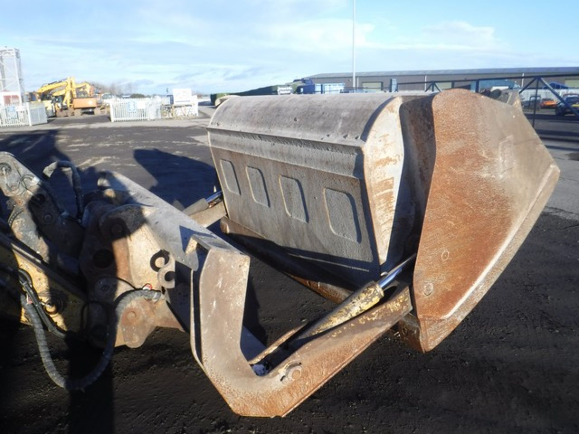 2008 CAT 930H loading shovel 21,474 hrs sold complete with hi tip bucket and window guards S/N CAT09 - Image 8 of 13