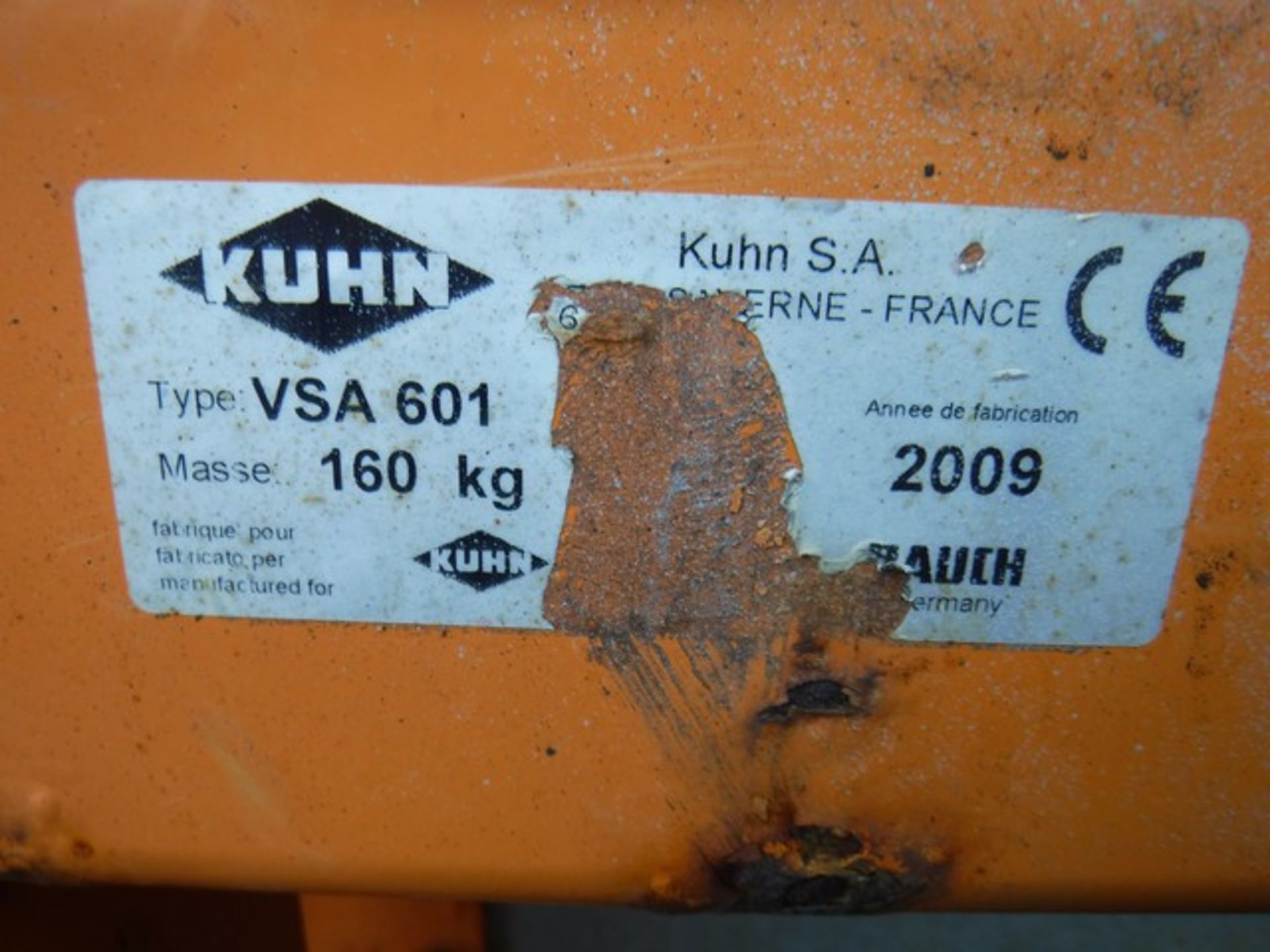 KHUHN salt spreader - Image 3 of 3