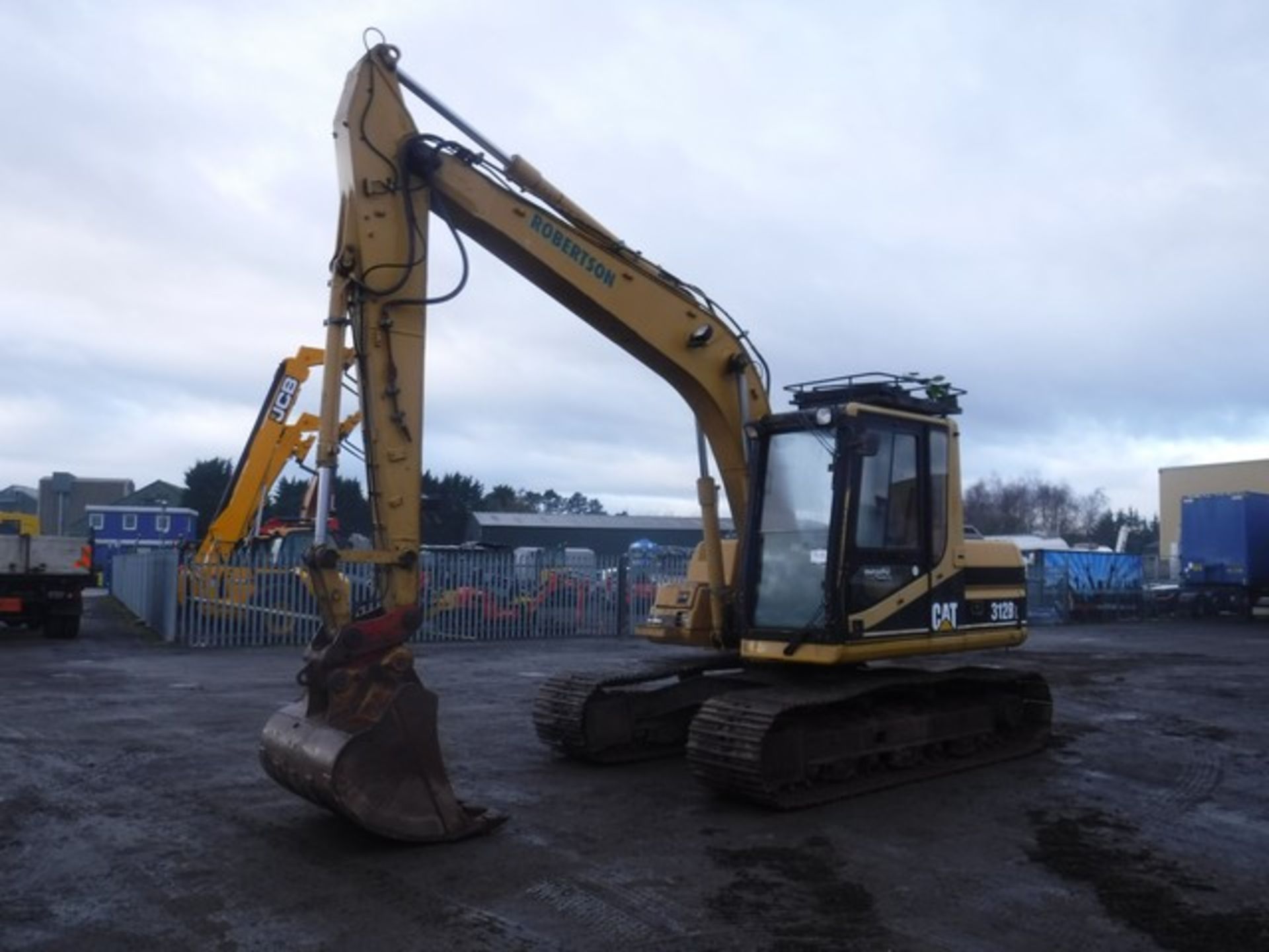 CAT 312BL excavator c/w 1.2m bucket, 700mm pads, chains & sprockets, piped, hyd. q/hitch - Image 6 of 8