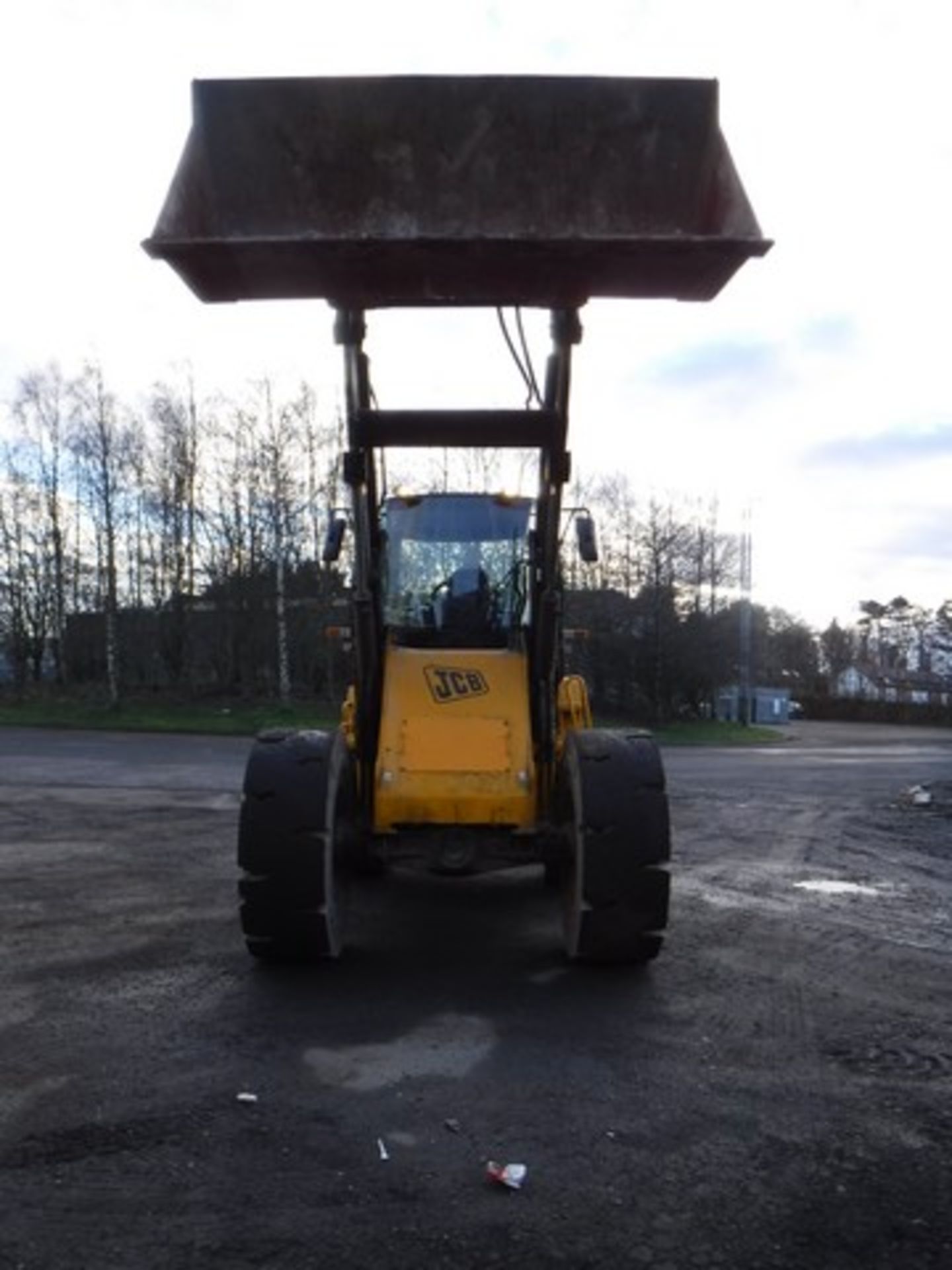 2010 JCB 426HT loading shovel c/w bucket S/N JCB42600H01295804. 12398hrs (not verified) - Image 2 of 10