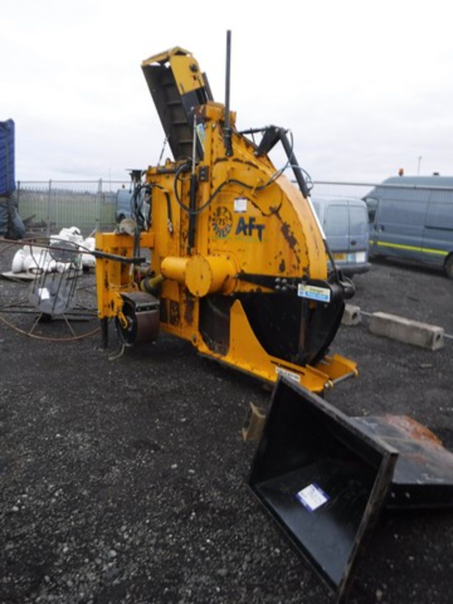 A.F.T. WIZZ WHEEL AFT75 trencher c/w side driving conveyor, pipe reel and gravel box S/N AO68 2013 - Image 3 of 5